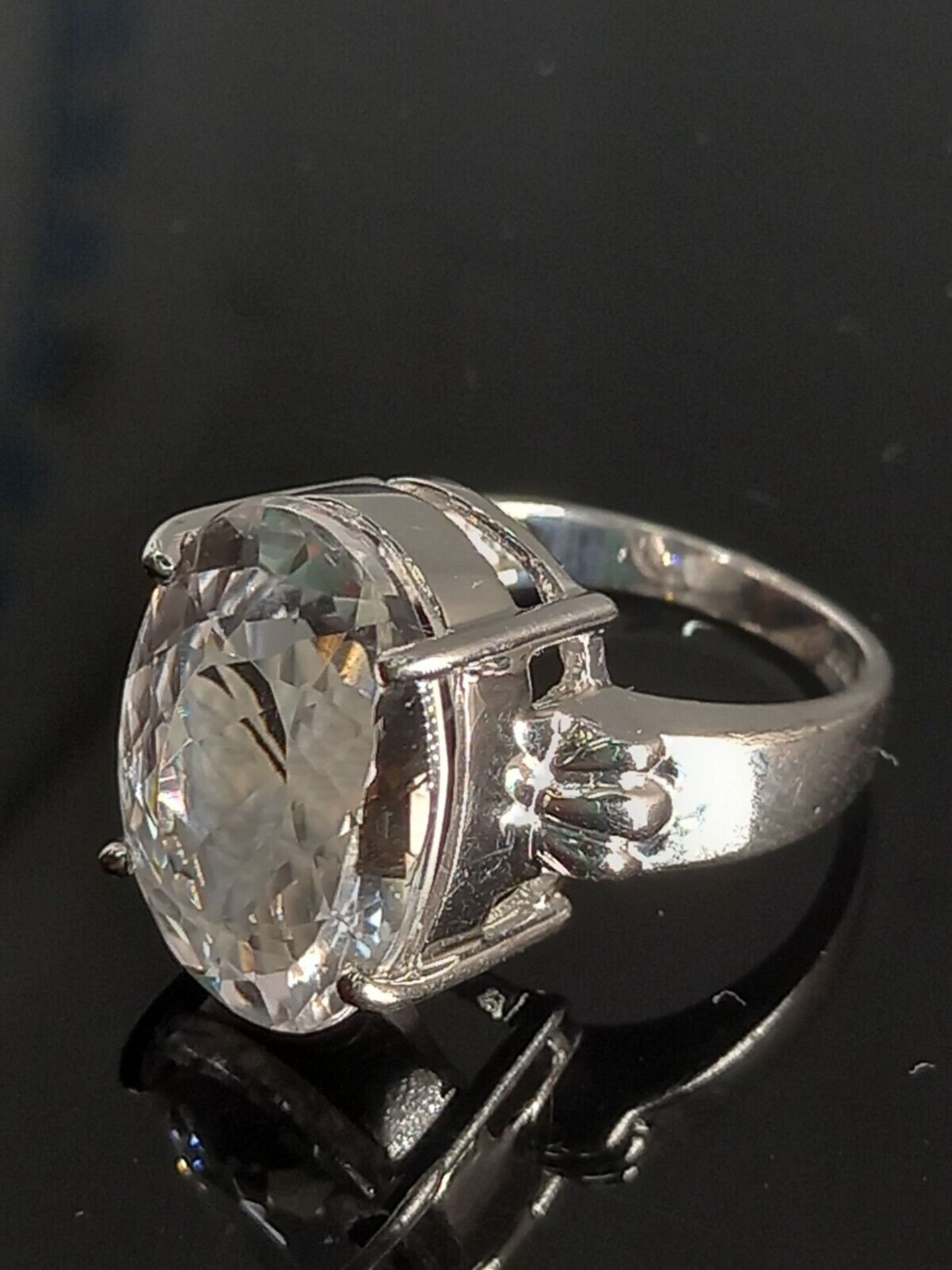 LARGE OVAL QUARTZ CRYSTAL WHITE GOLD RING - Image 2 of 5