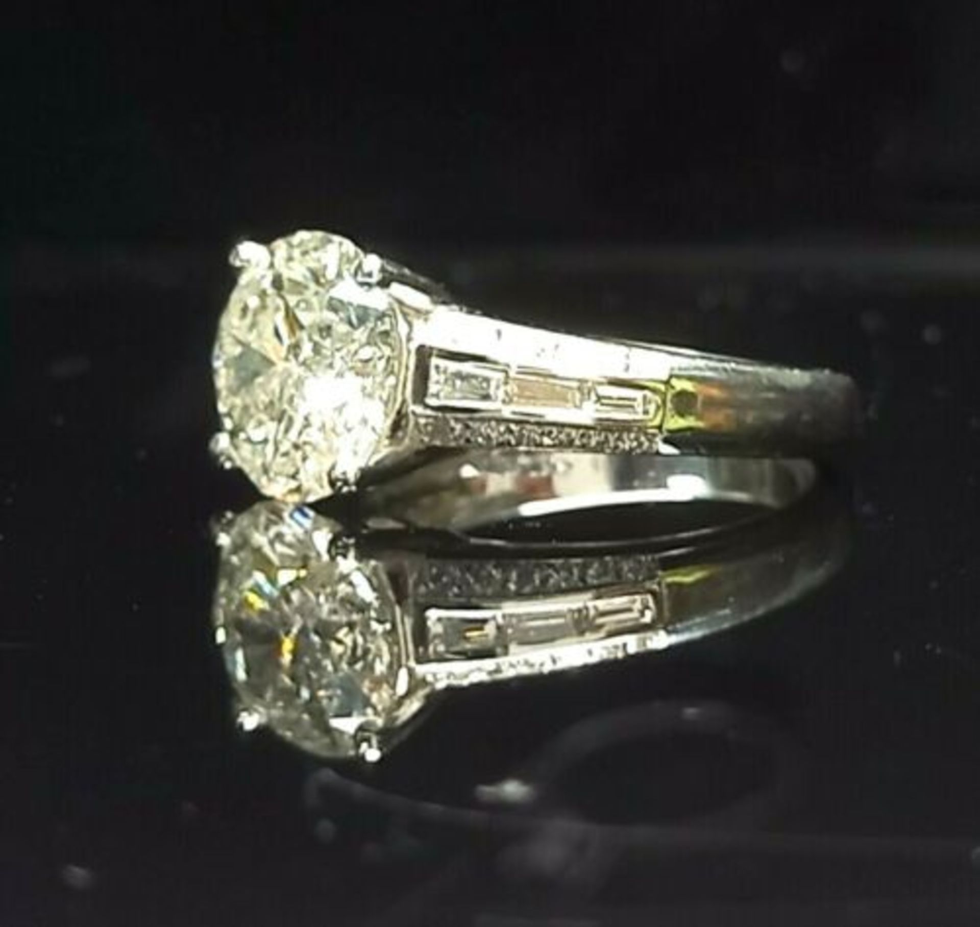 3.50CT DIAMOND SOLITAIRE/ENGAGEMENT WITH 0.40CT DIAMOND SHOULDERS.18K WHITE GOLD - Image 7 of 7