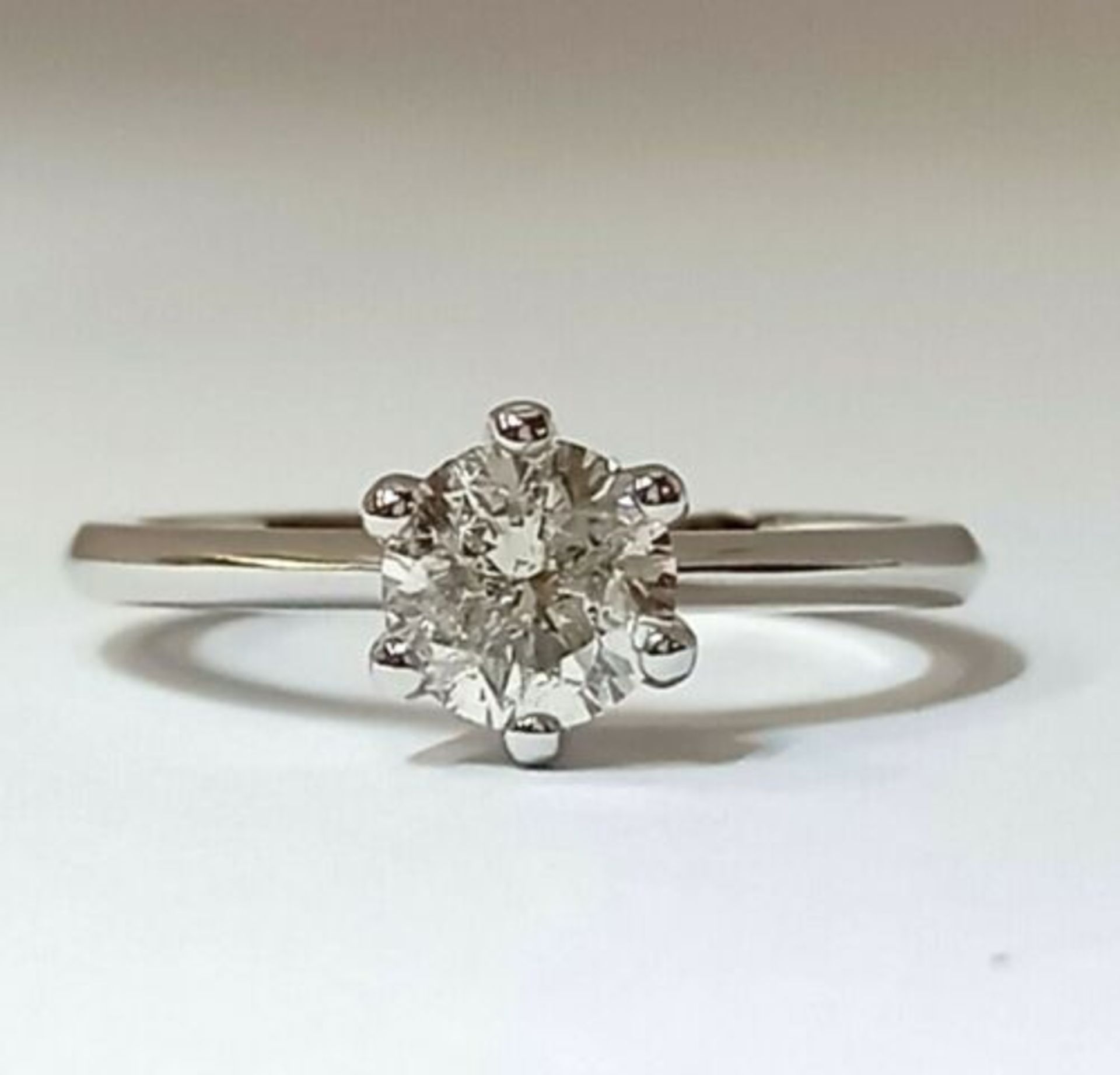 0.91CT DIAMOND SOLITAIRE ENGAGEMENT RING/WHITE GOLD - Image 2 of 5