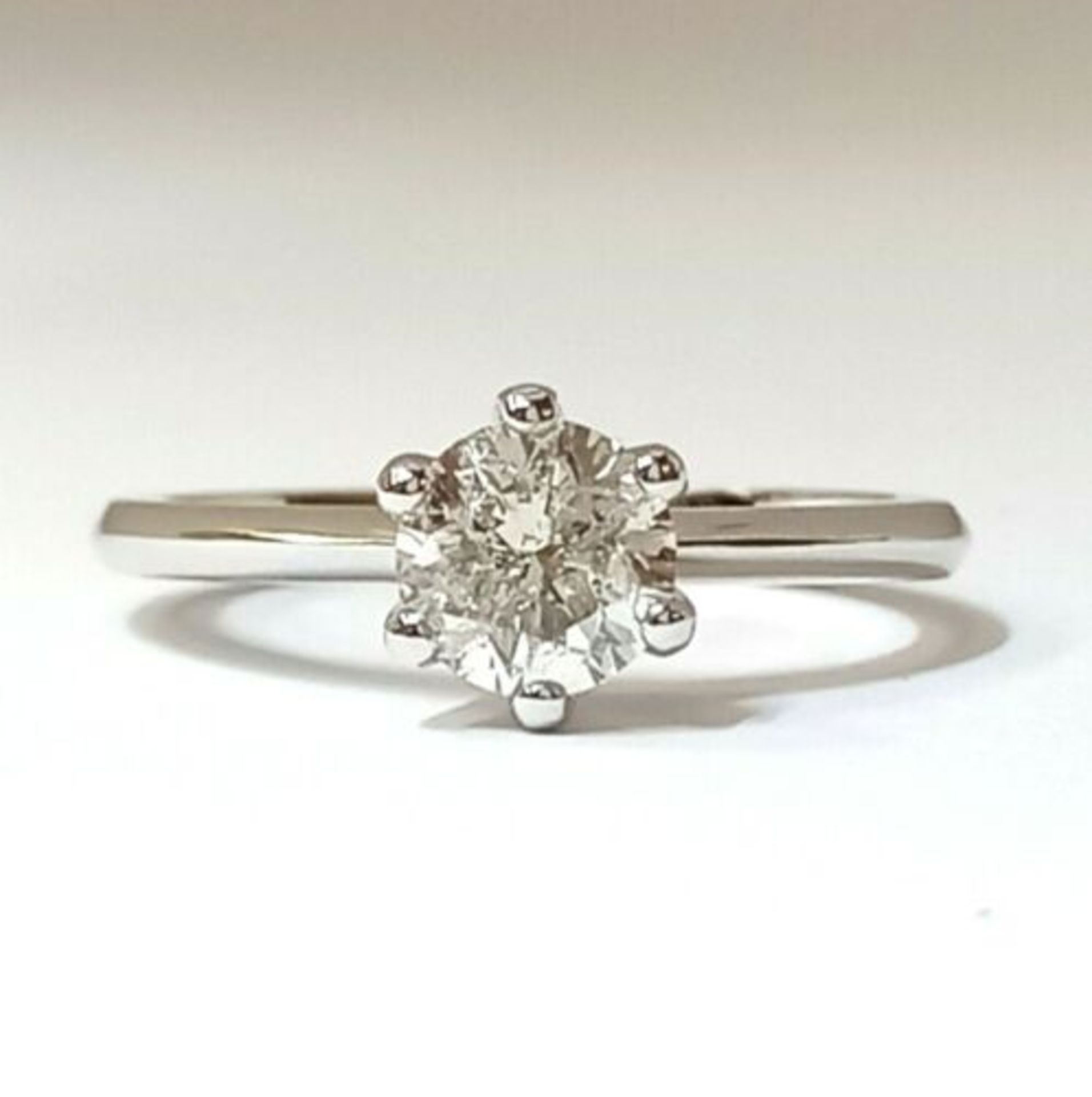 0.91CT DIAMOND SOLITAIRE ENGAGEMENT RING/WHITE GOLD