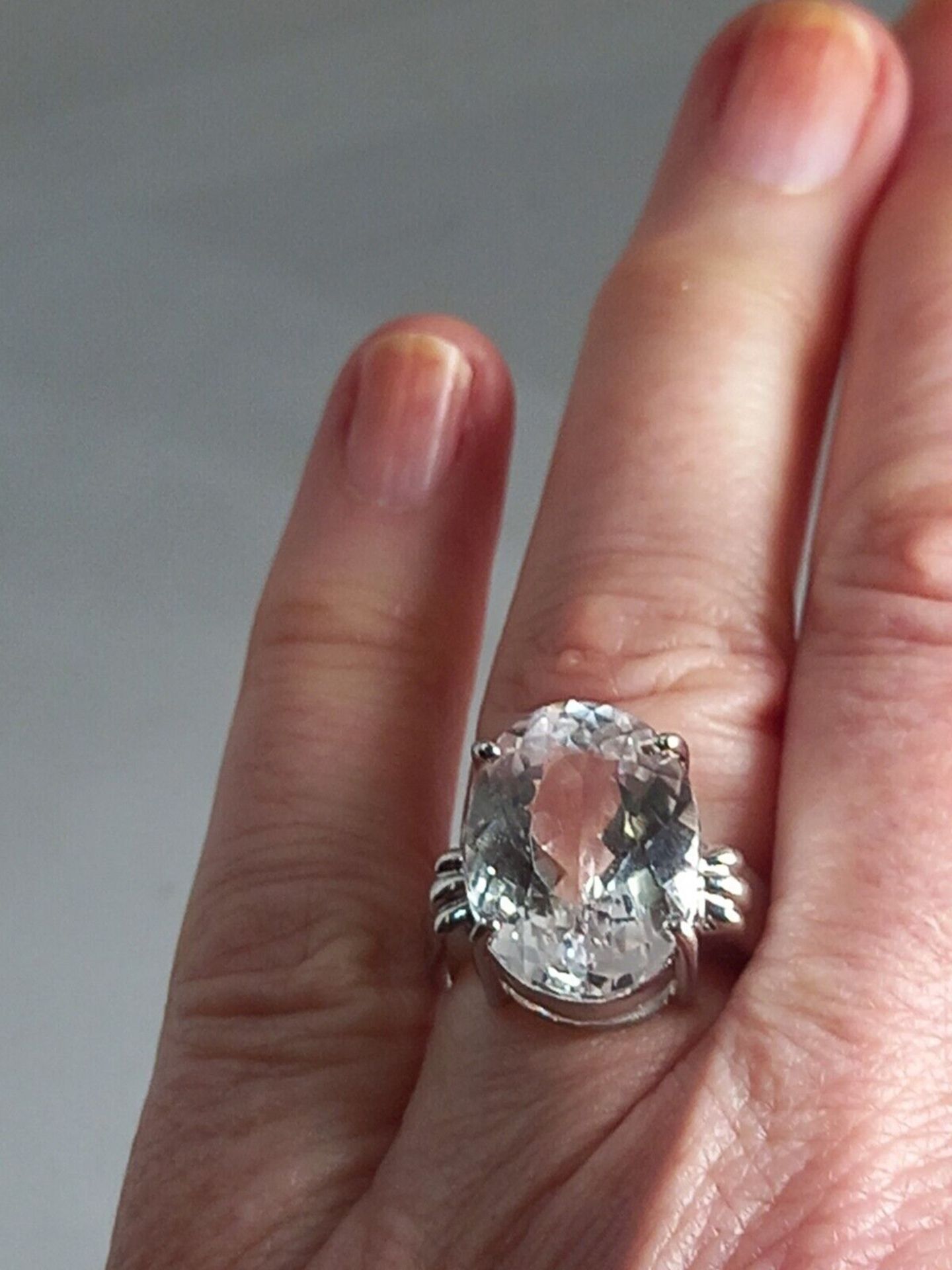 LARGE OVAL QUARTZ CRYSTAL WHITE GOLD RING - Image 5 of 5