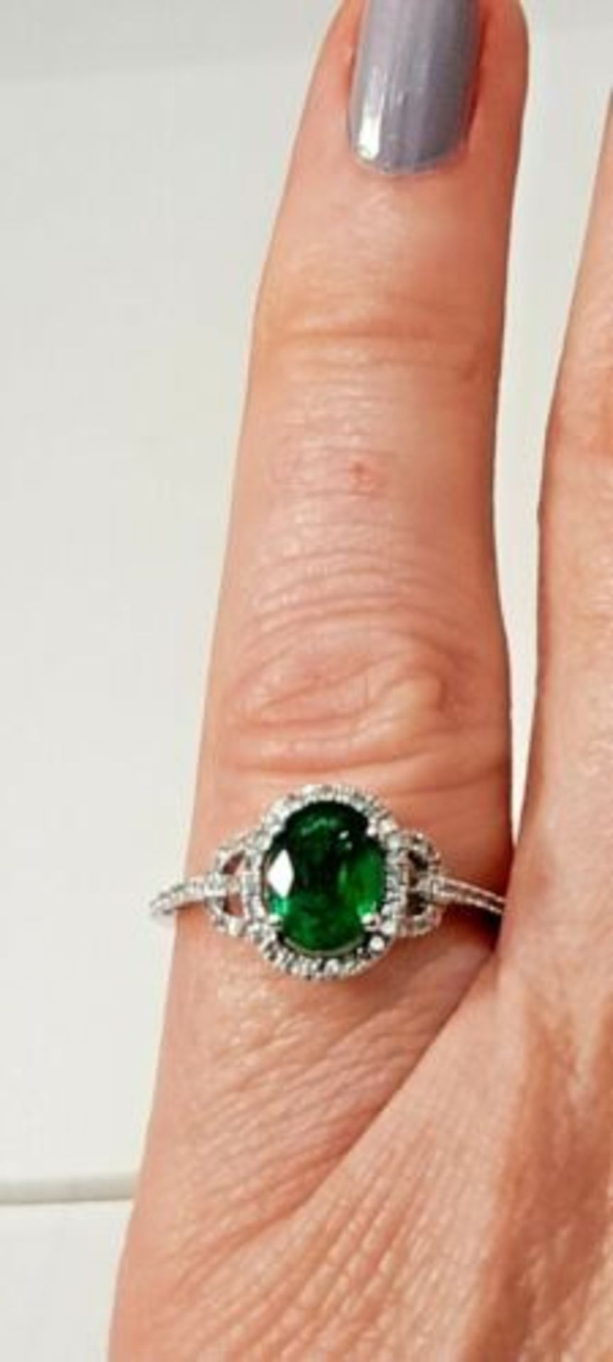 1.20CT EMERALD & DIAMOND RING WHITE GOLD - Image 5 of 6