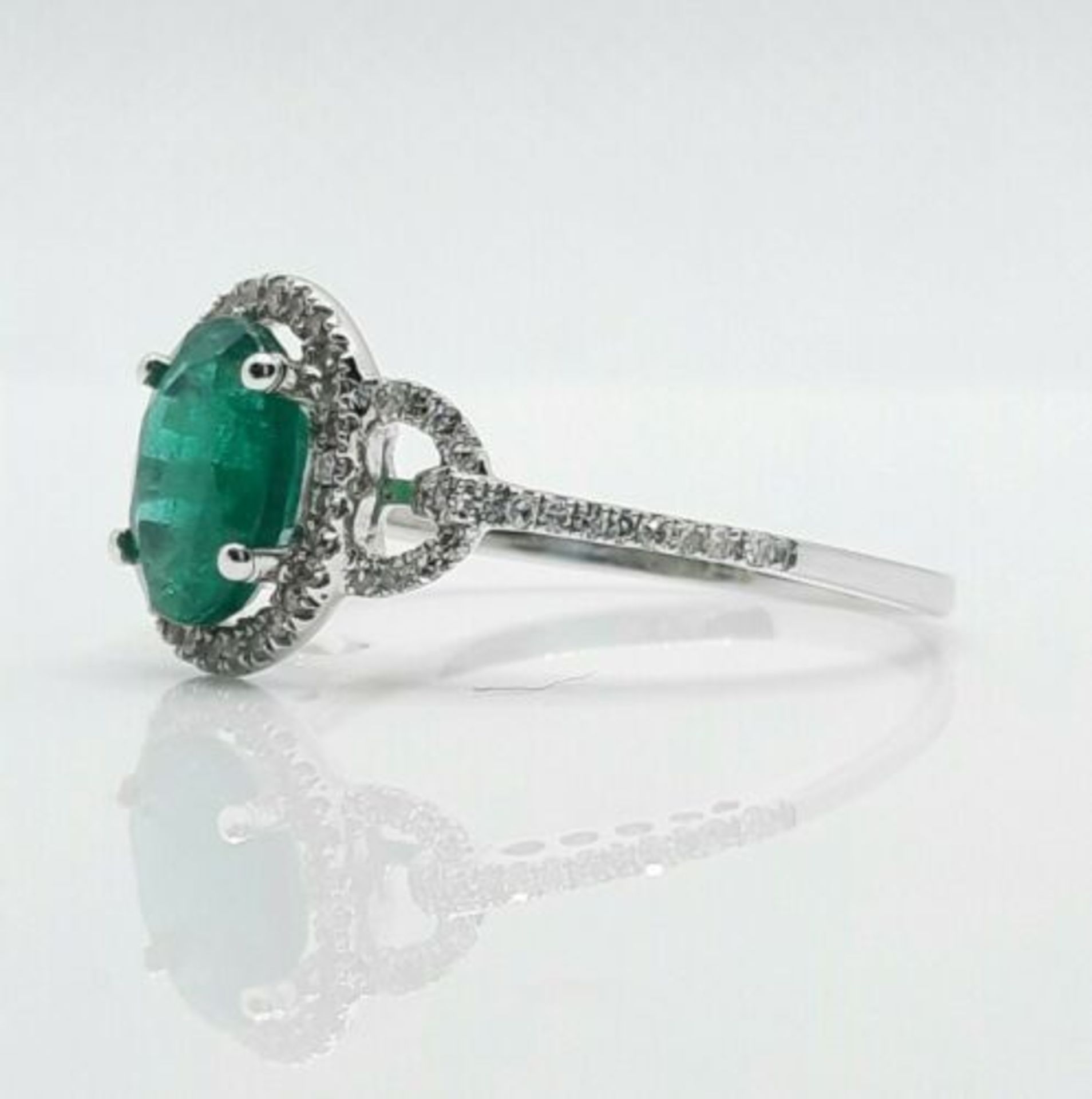 1.20CT EMERALD & DIAMOND RING WHITE GOLD - Image 2 of 6