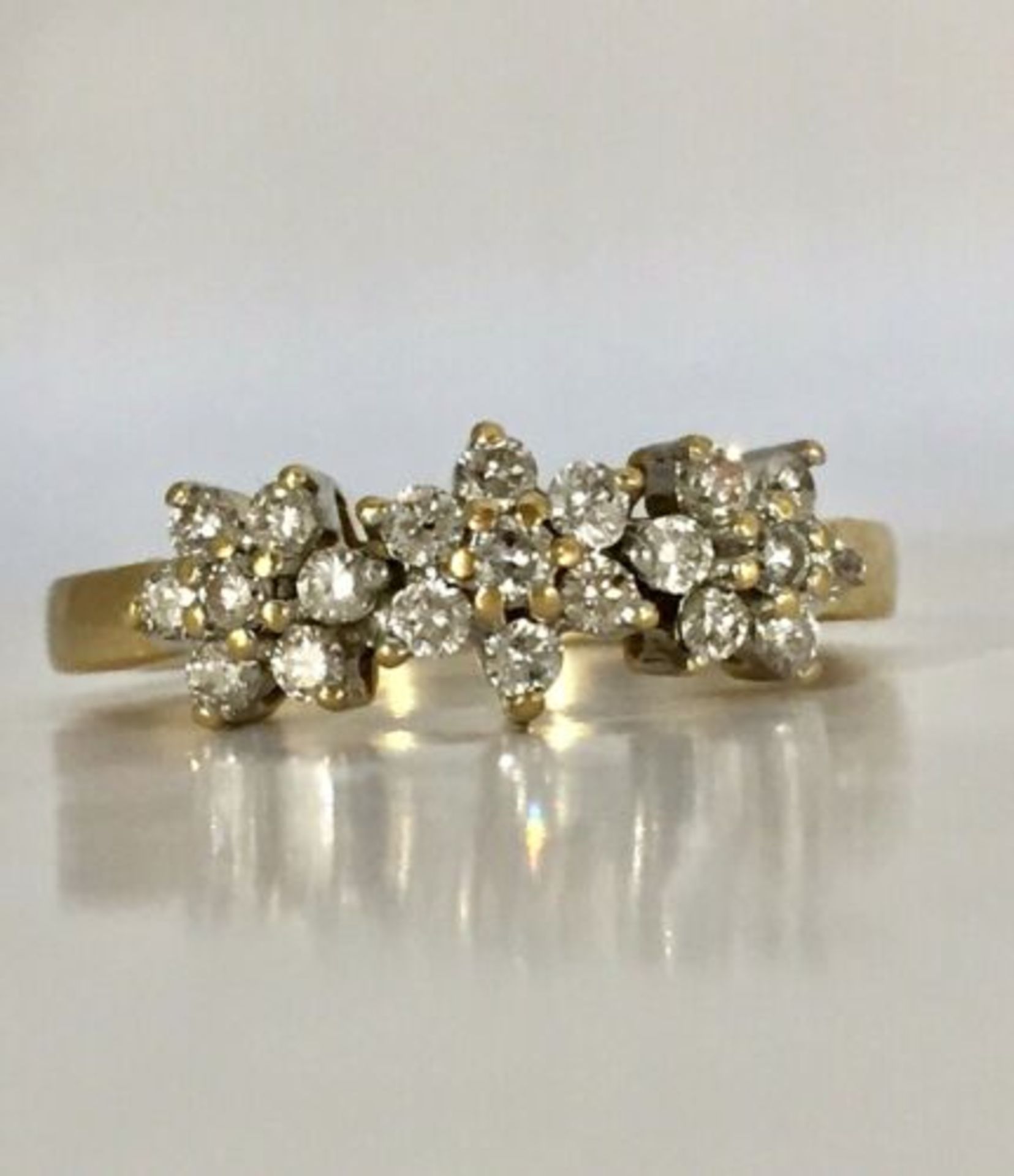 CLUSTER DIAMOND DRESS/ENGAGEMENT RING 18CT YELLOW GOLD - Image 2 of 4