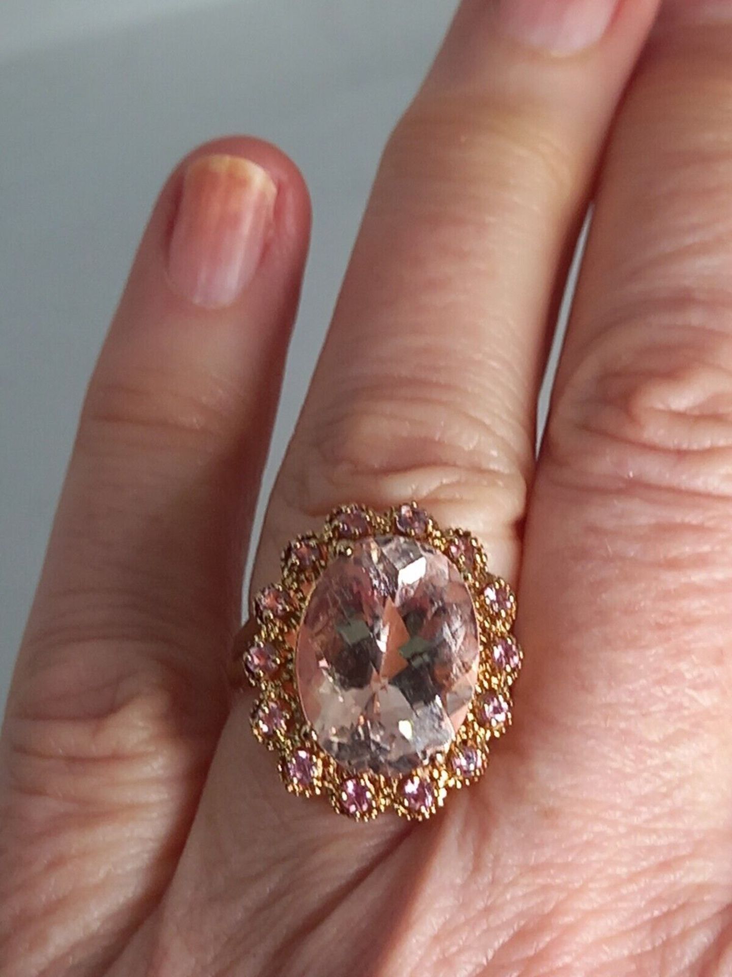 LARGE OVAL PINK MORGANITE/SAPPHIRE RING/YELLOW GOLD - Image 6 of 6