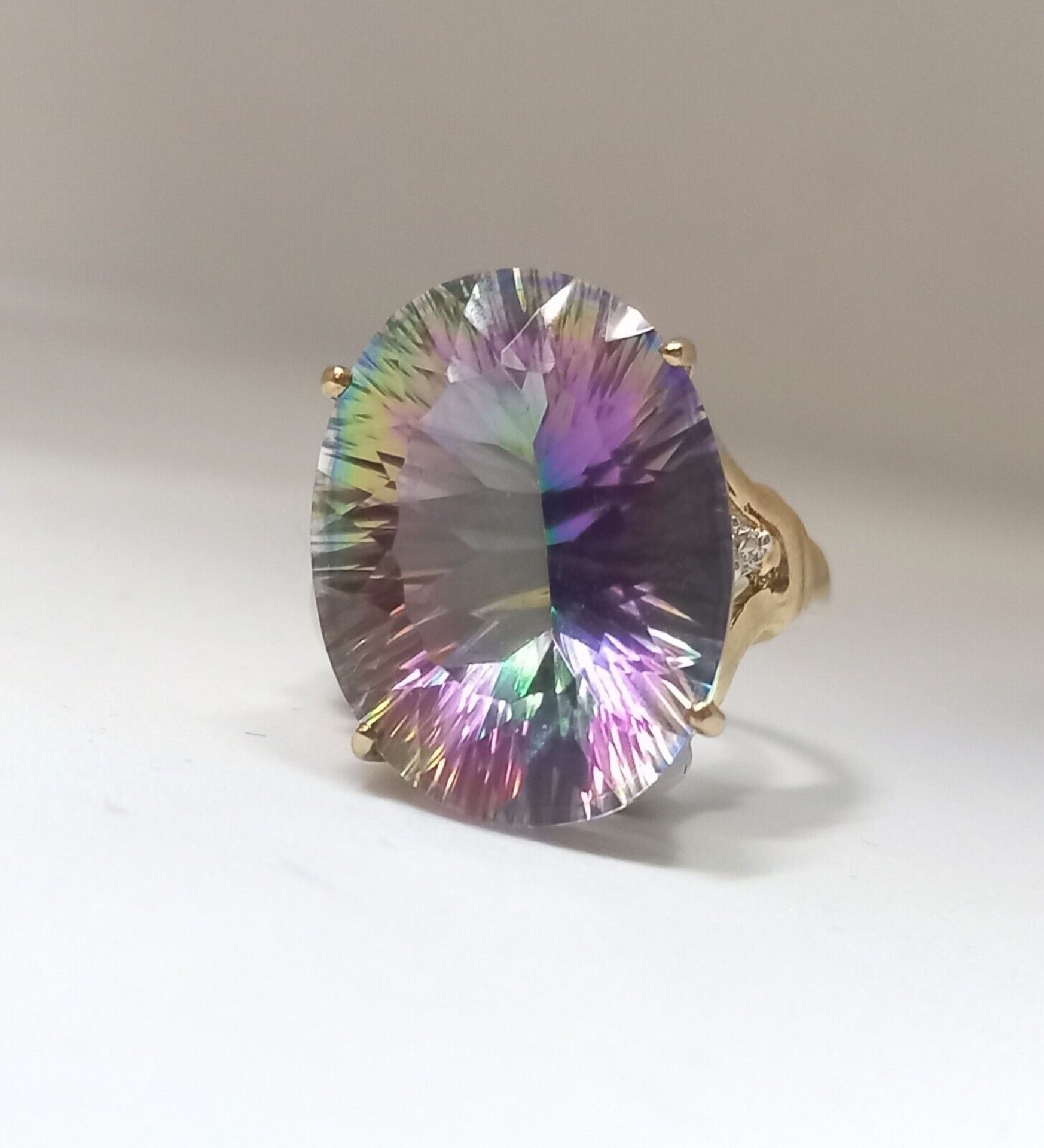 LARGE OVAL MYSTIC TOPAZ & DIAMOND GOLD RING/YELLOW GOLD - Image 2 of 6