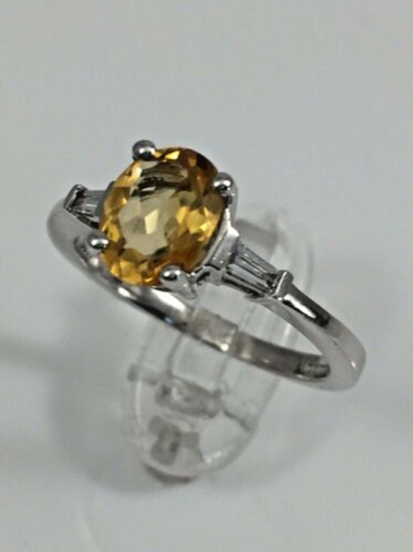 OVAL CITRINE AND DIAMOND RING IN WHITE GOLD - Image 3 of 4