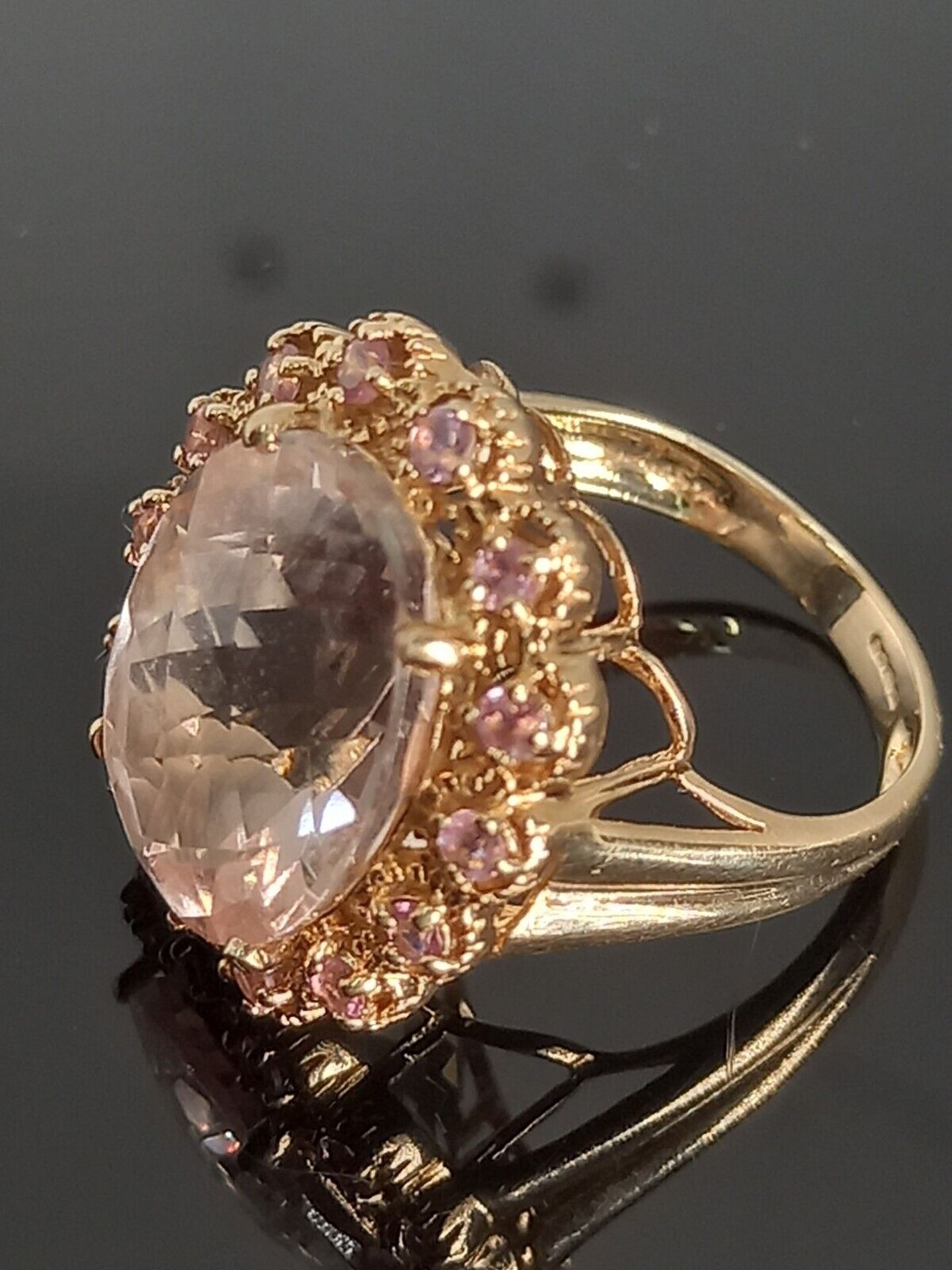 LARGE OVAL PINK MORGANITE/SAPPHIRE RING/YELLOW GOLD - Image 3 of 6