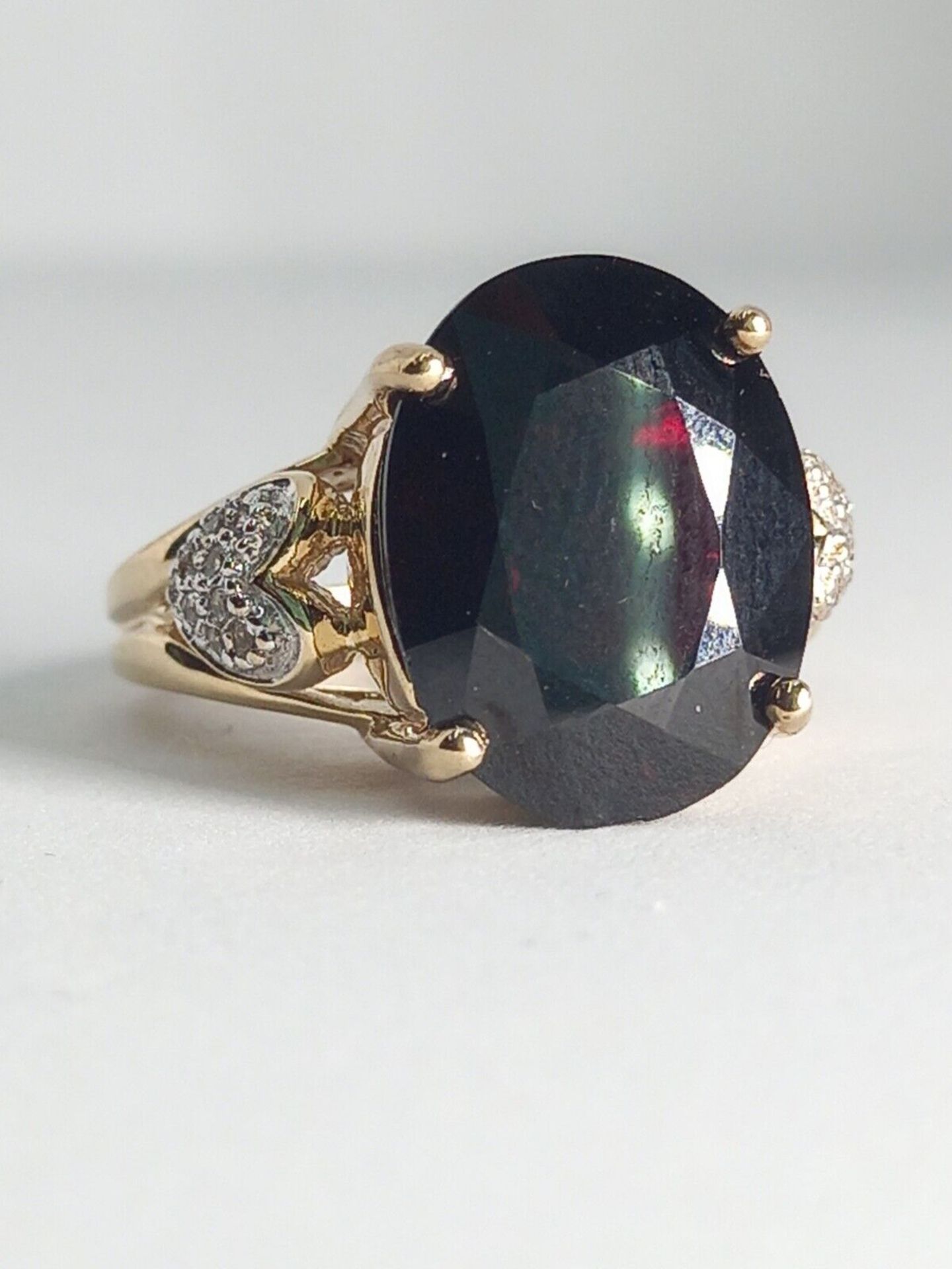 LARGE OVAL GARNET & DIAMOND RING 9CT YELLOW GOLD - Image 2 of 6