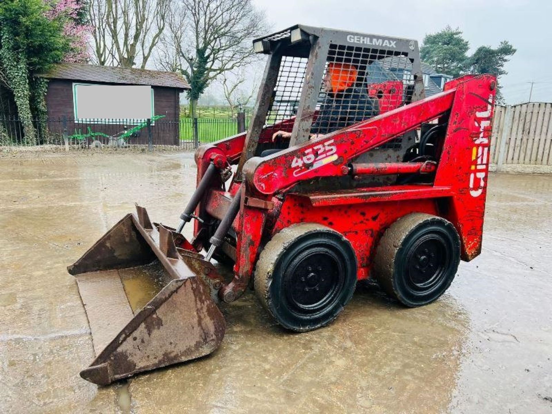 GEHL 4625 4WD SKIDSTEER C/W KUBOTA ENGINE & BUCKET - Image 12 of 17