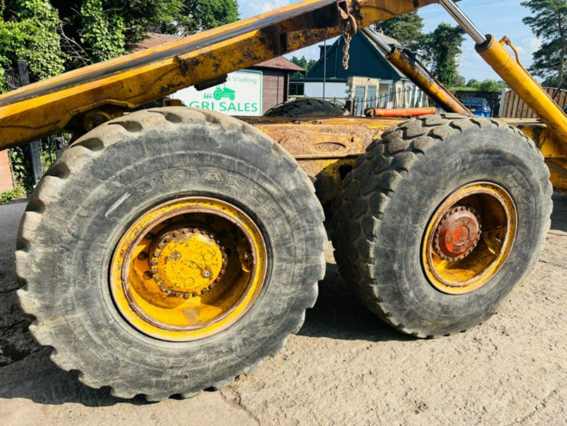 BELL B25D 6X6 ARTICULATED DUMP TRUCK C/W TWIST LOCK CONTAINER MOUNTS - Image 7 of 17