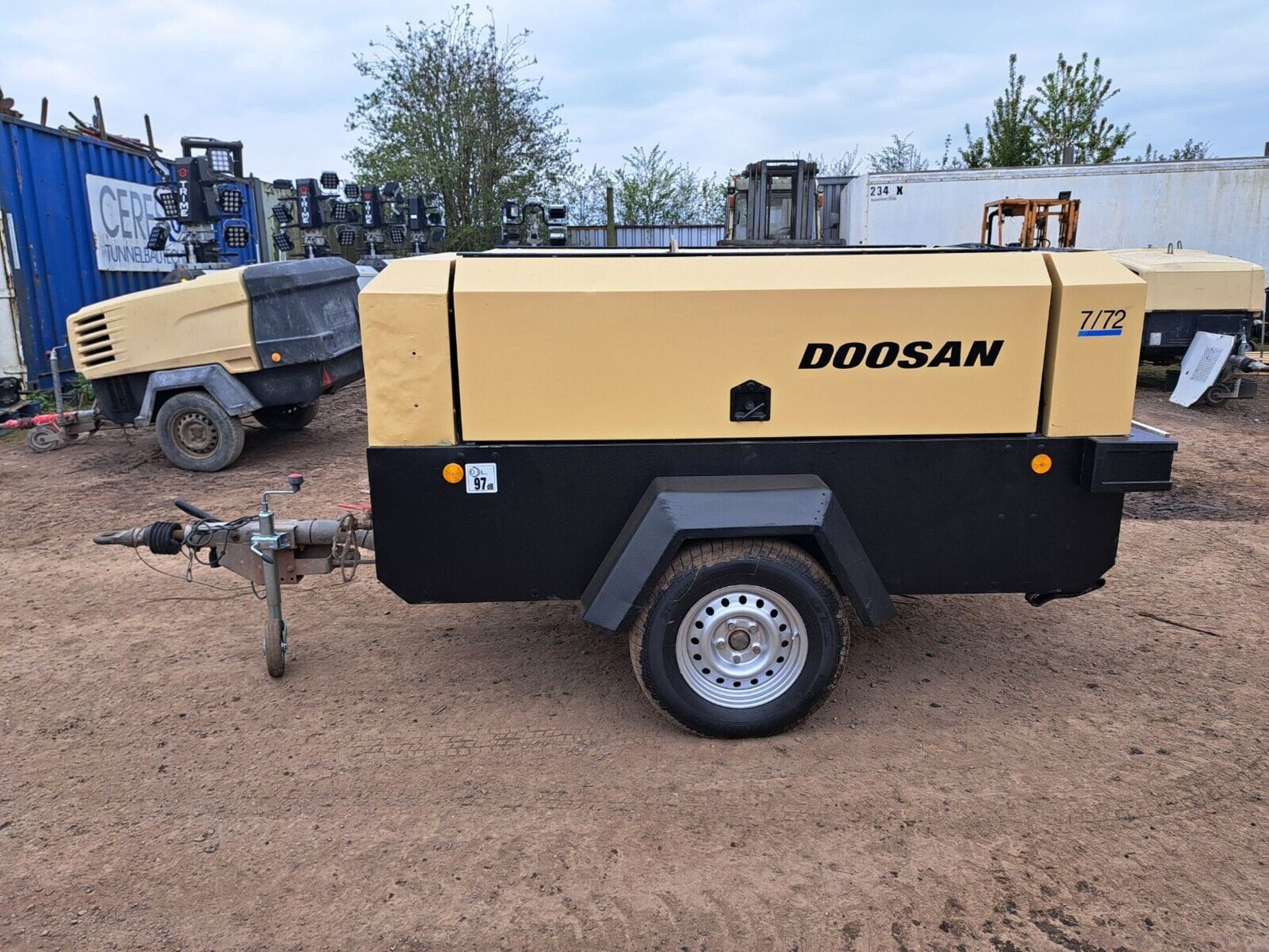 DOOSAN COMPRESSOR 7/72 PORTABLE COMPRESSOR 260CFM