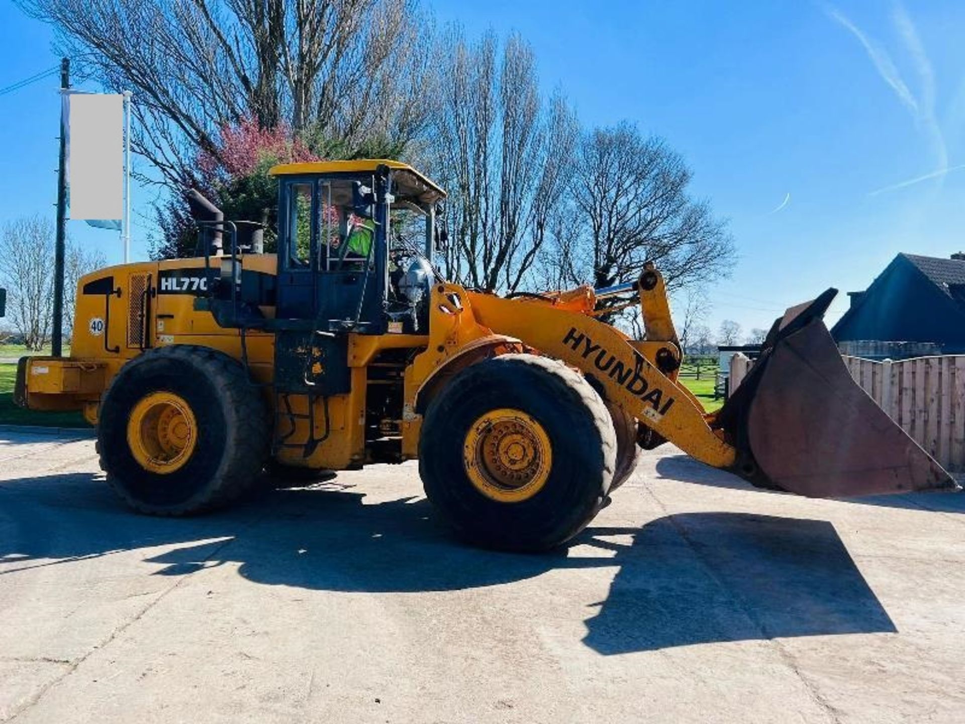 HYUNDIA HL770-7A 4WD LOADING SHOVEL *YEAR 2008* C/W BUCKET - Image 11 of 19