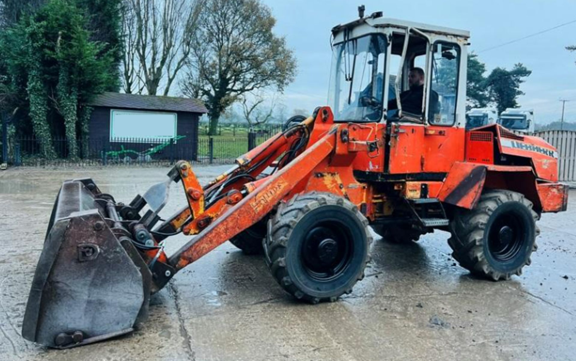 LIEBHERR L508 4WD LOADING SHOVEL C/W TOE TIP BUCKET