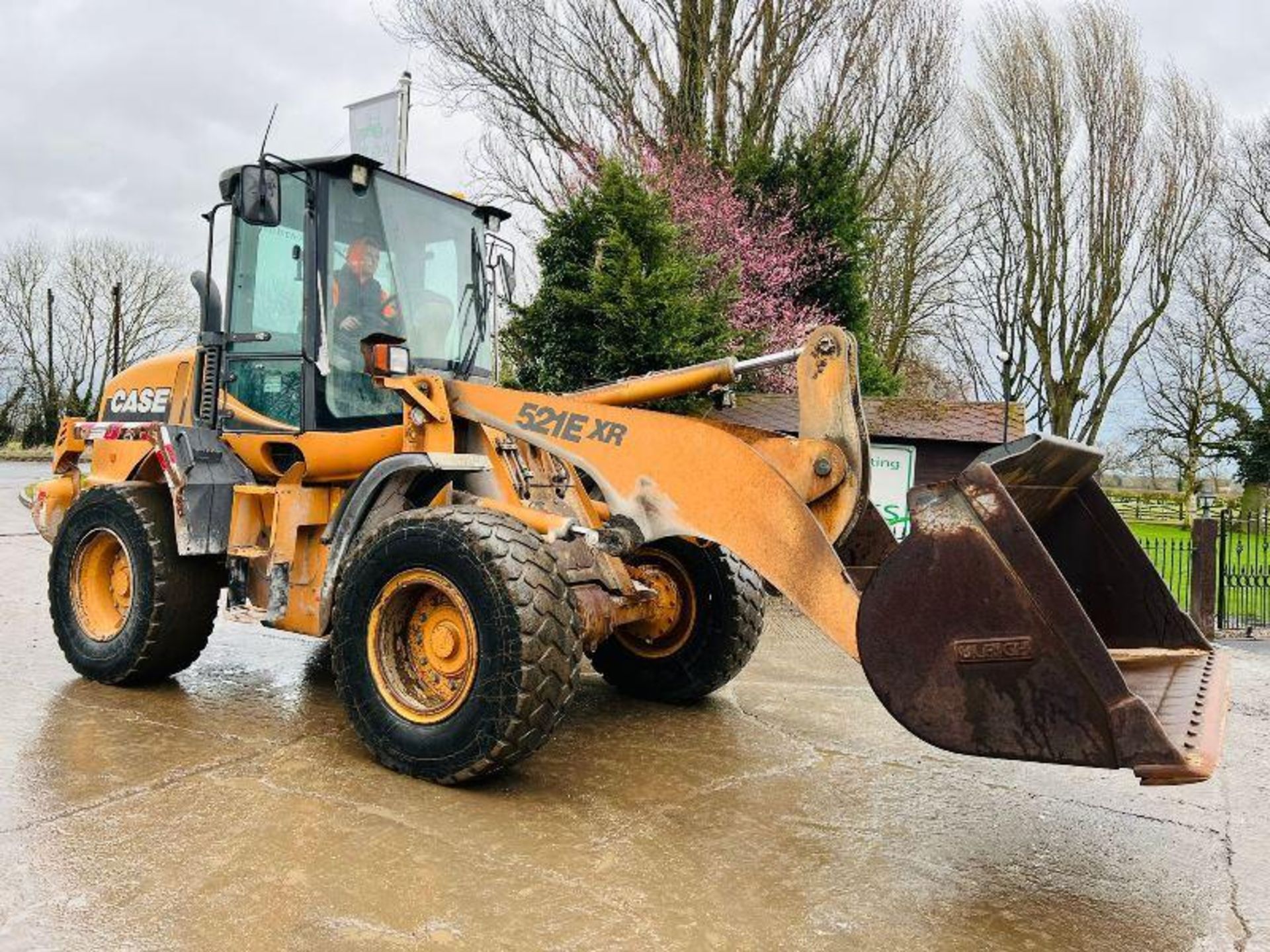 CASE 521E XR 4WD LOADING SHOVEL * YEAR 2009 * C/W BUCKET - Image 7 of 15