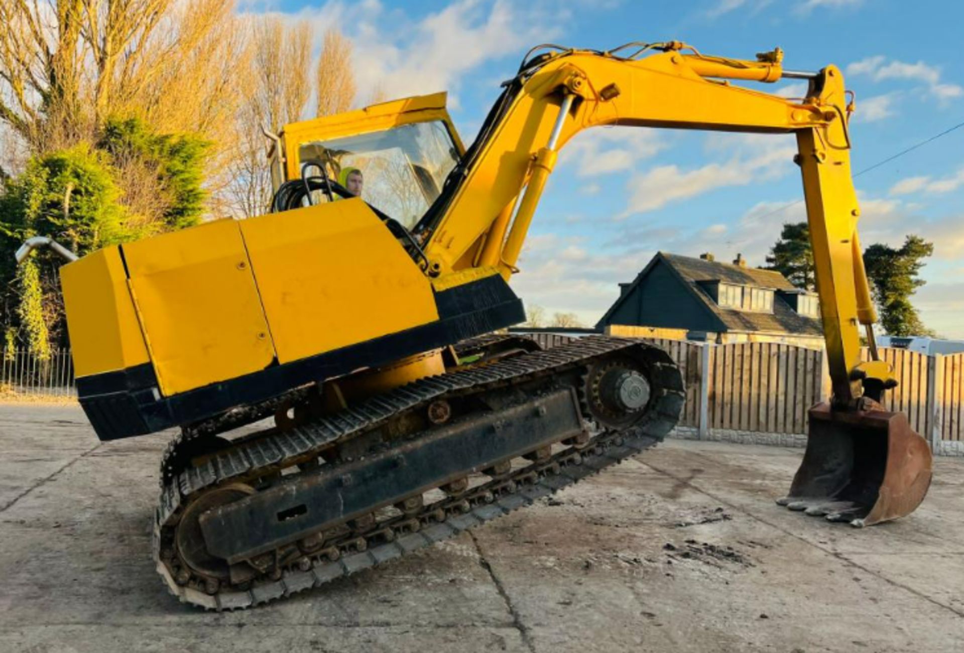 LIEBHERR 900 TRACKED EXCAVATOR C/W BUCKET - Image 6 of 10