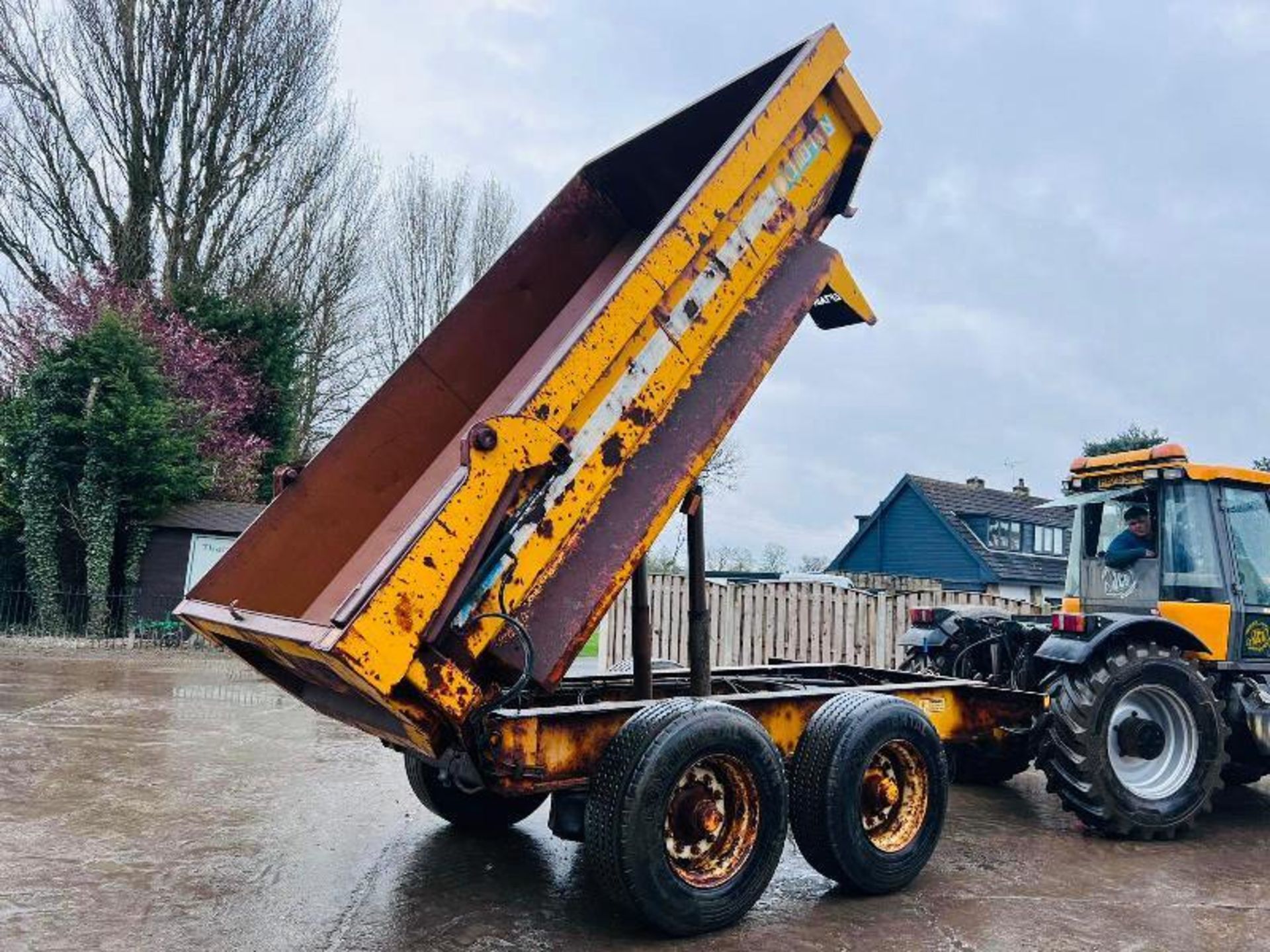 CHIEFTAIN 10 TON DUMPER TRAILER *YEAR 2005* C/W HYDRAULIC BACK DOOR - Image 2 of 15