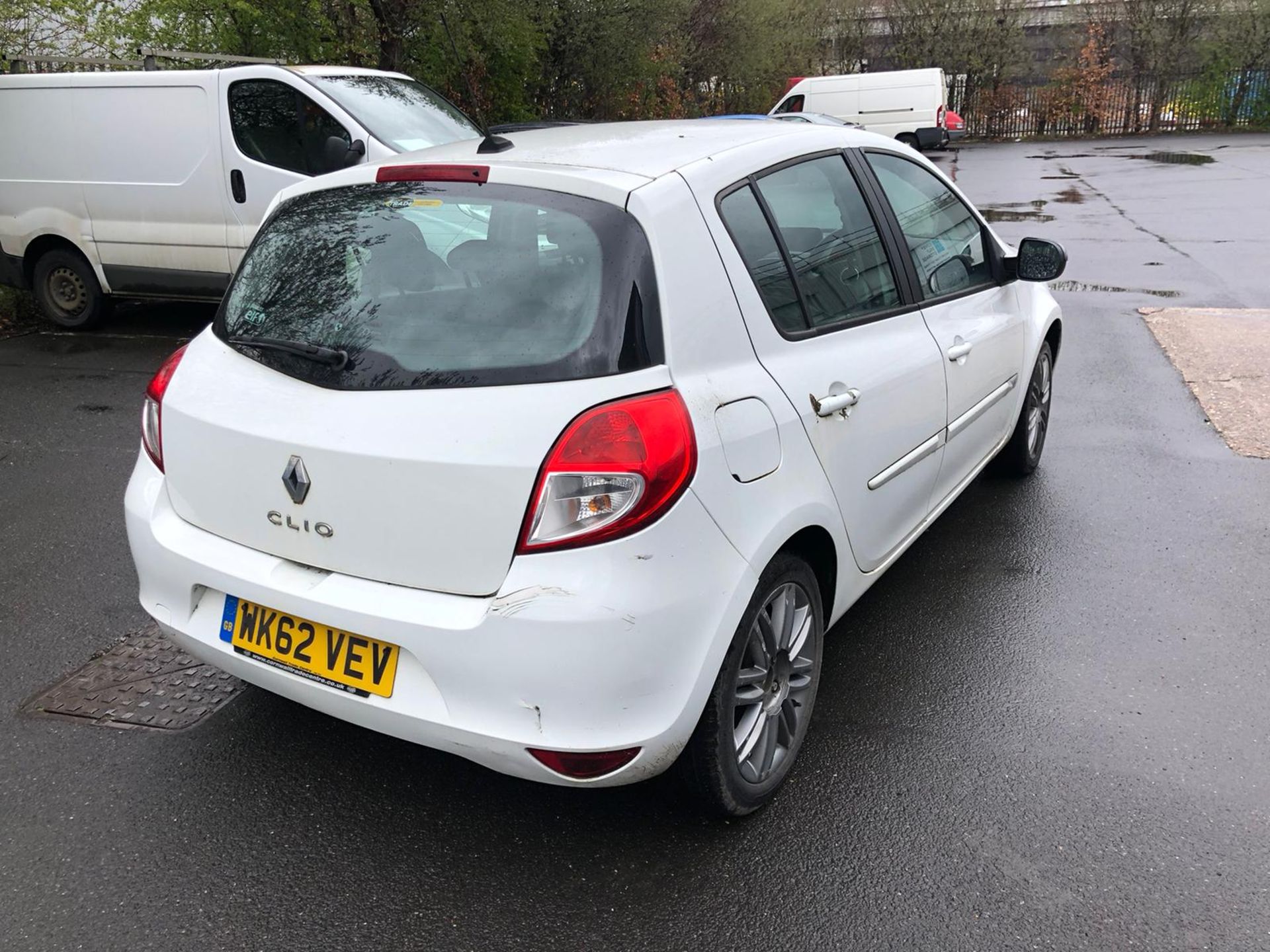 NEW PICTURES ADDED! 2012 RENAULT CLIO 1.2 DYNAMIQUE TOM TOM 5 DOOR HATCHBACK - 135,975 MILES. - Image 6 of 14