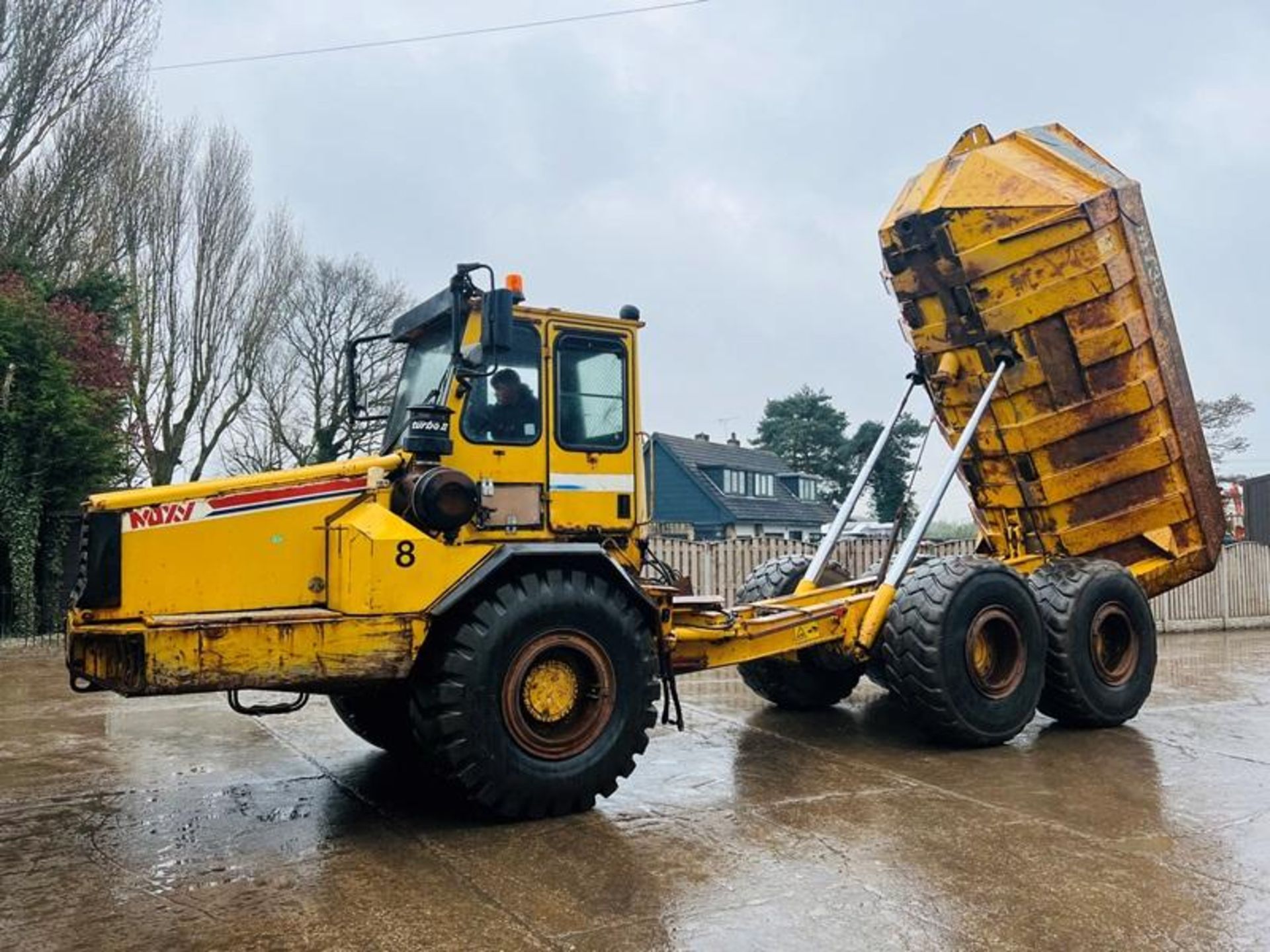 MOXY MT30 6X6 ARTICULATED DUMP TRUCK C/W HYDRAULIC STRAIGHT TIP - Image 7 of 11