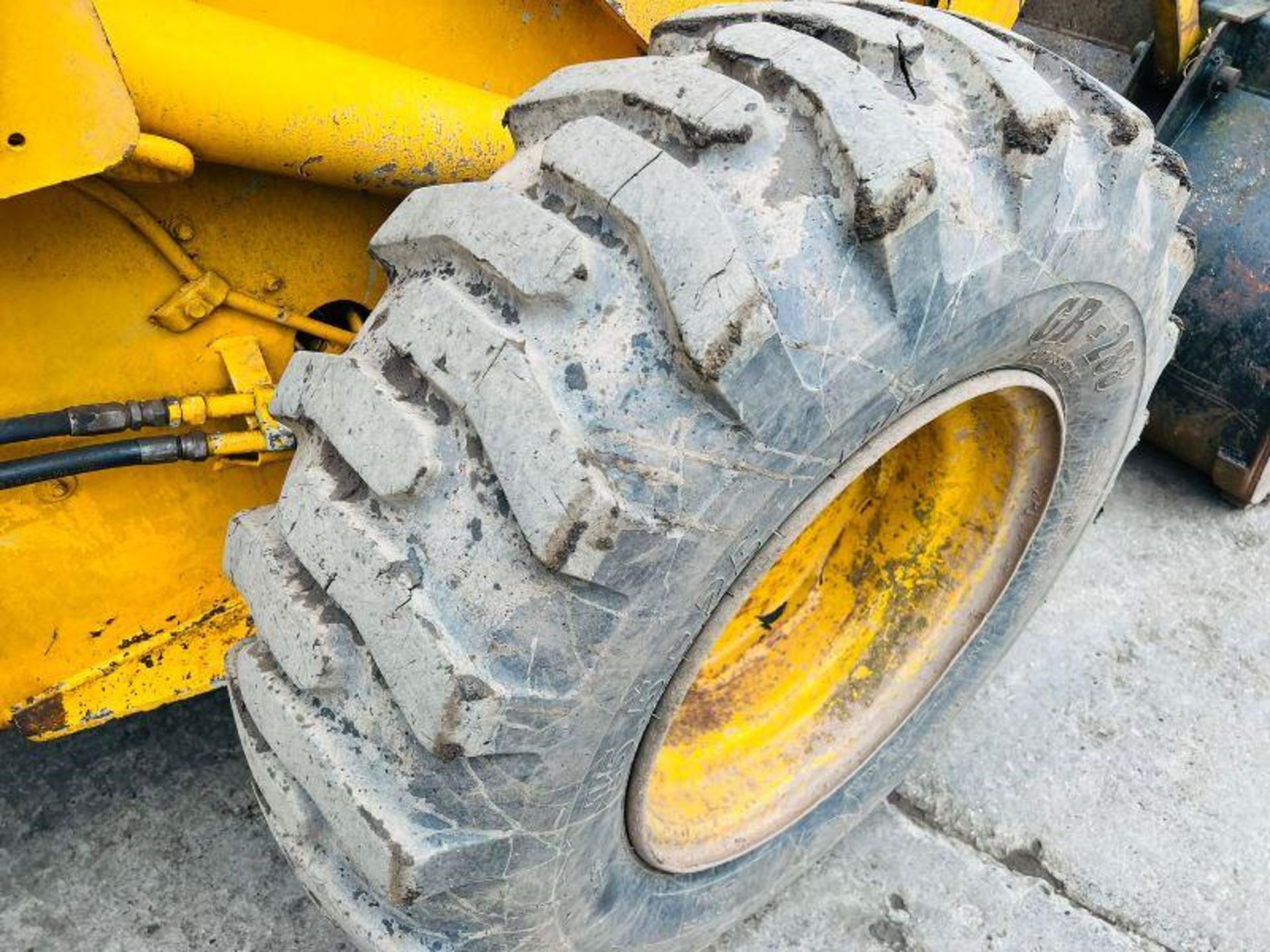 JCB 4WD LOADING SHOVEL C/W BUCKET - Image 12 of 12