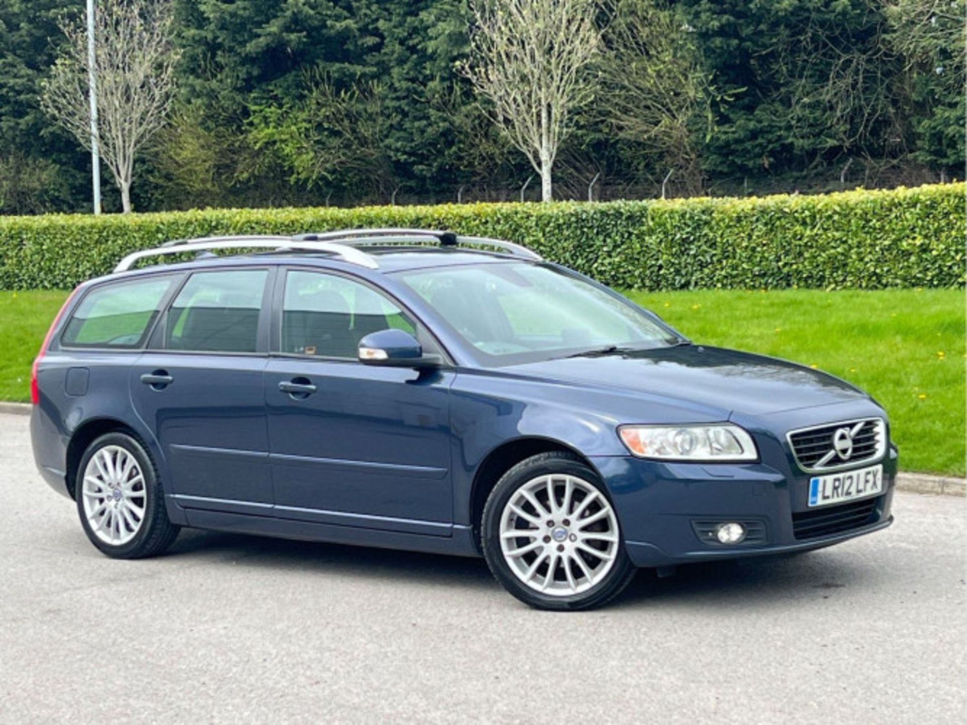 VOLVO V50 1.6D DRIVE SE LUX EDITION EURO 5 (S/S) 5DR (2012) - Image 3 of 88