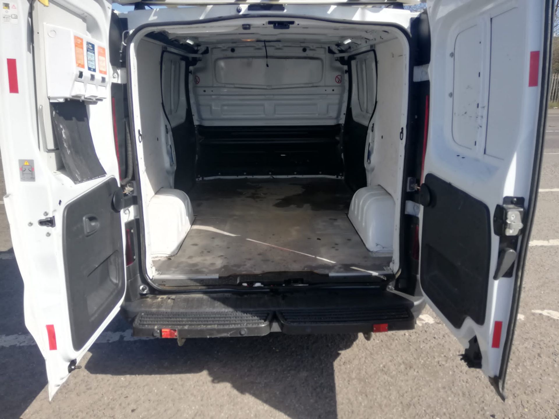 2015 15 VAUXHALL VIVARO PANEL VAN - EX BT - 89K MILES - TWIN SIDE DORRS- ROOF RACK - FE15 RWO. - Image 9 of 10