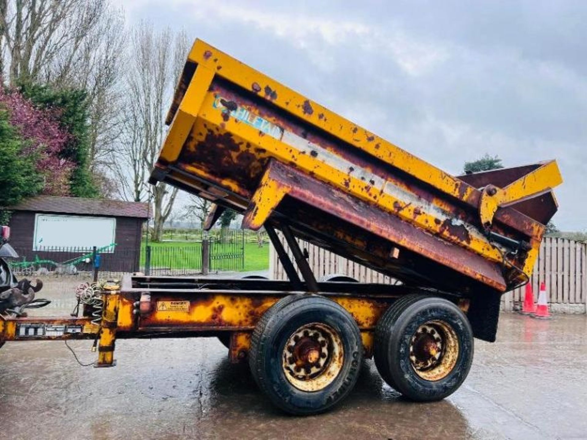 CHIEFTAIN 10 TON DUMPER TRAILER *YEAR 2005* C/W HYDRAULIC BACK DOOR - Image 3 of 15