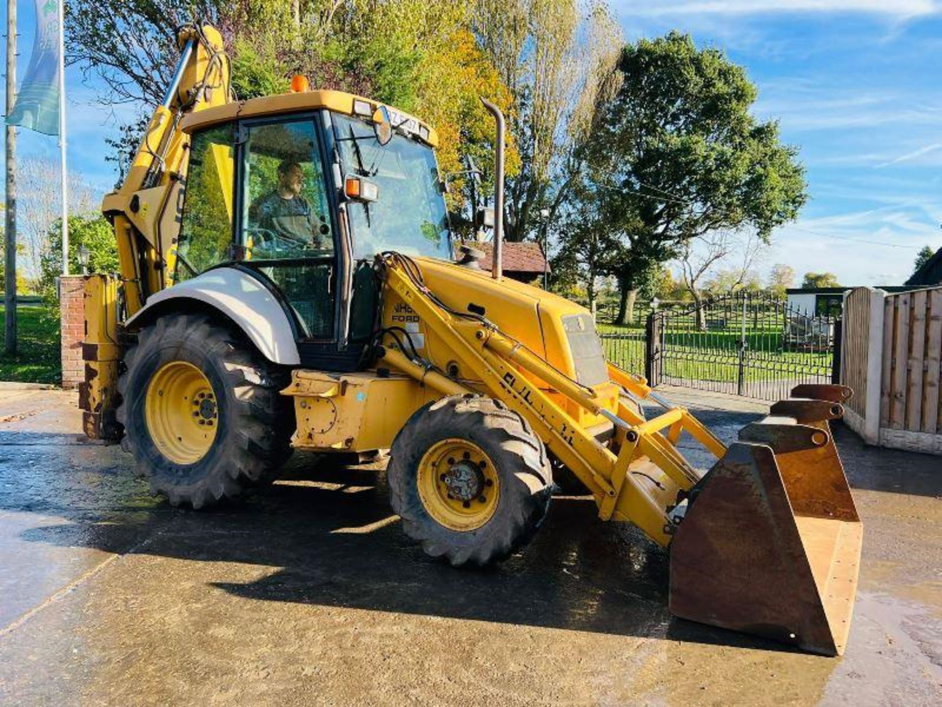 NEW HOLLAND NH85 4WD BACKHOE DIGGER C/W REAR QUICK HITCH & EXTENDING DIG. - Image 12 of 17