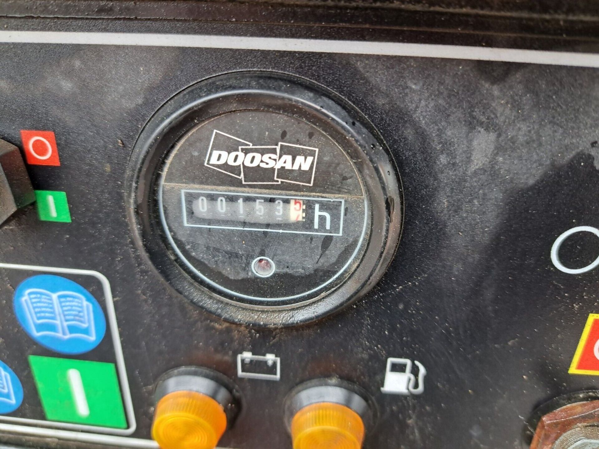 DOOSAN INGERSOLL RAND 7/41+ DIESEL AIR COMPRESSOR GENERATOR LOW HOURS - Image 8 of 8