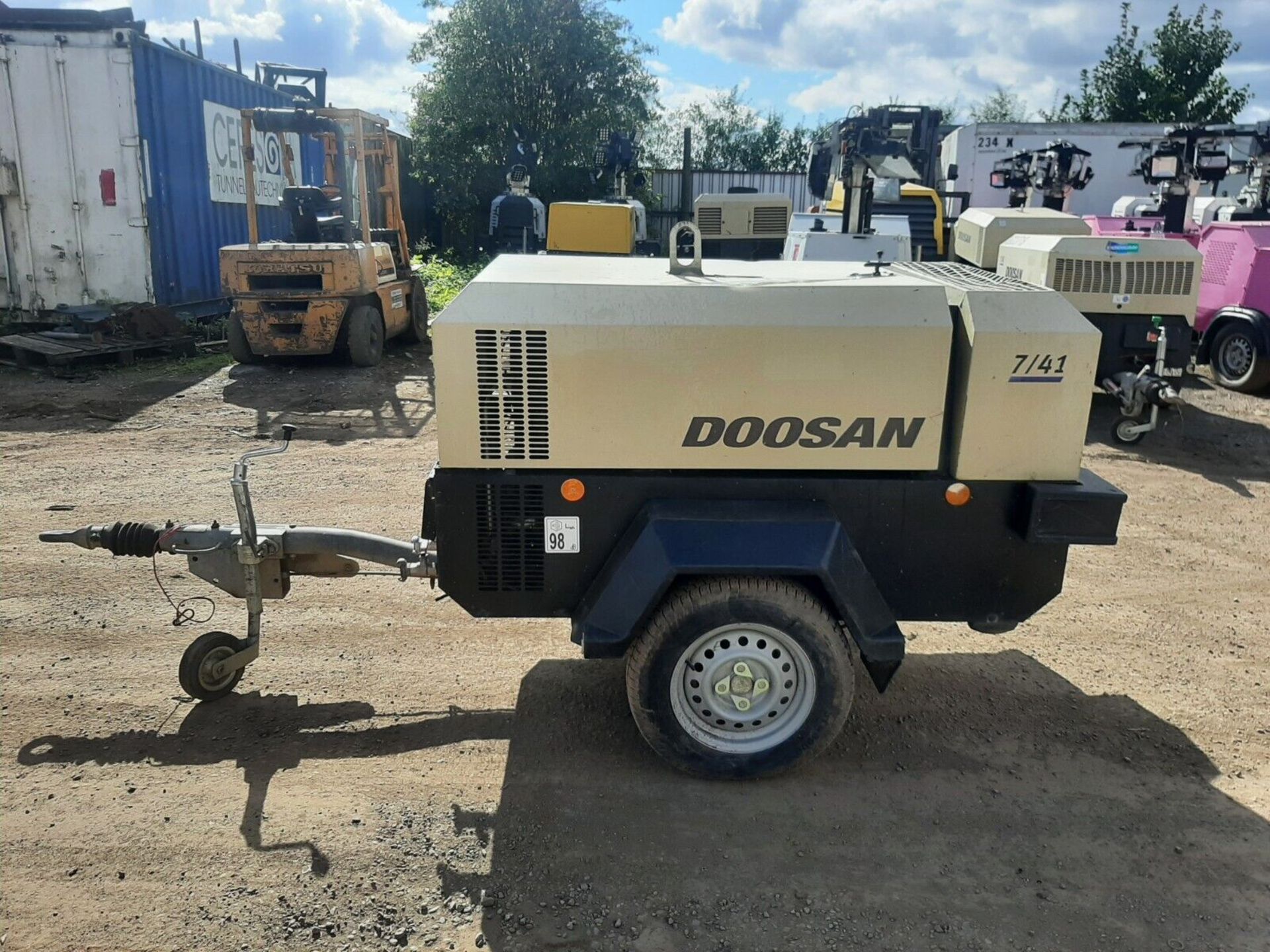 DOOSAN INGERSOLL RAND 7/41 DIESEL PORTABLE AIR COMPRESSOR LOW HOURS