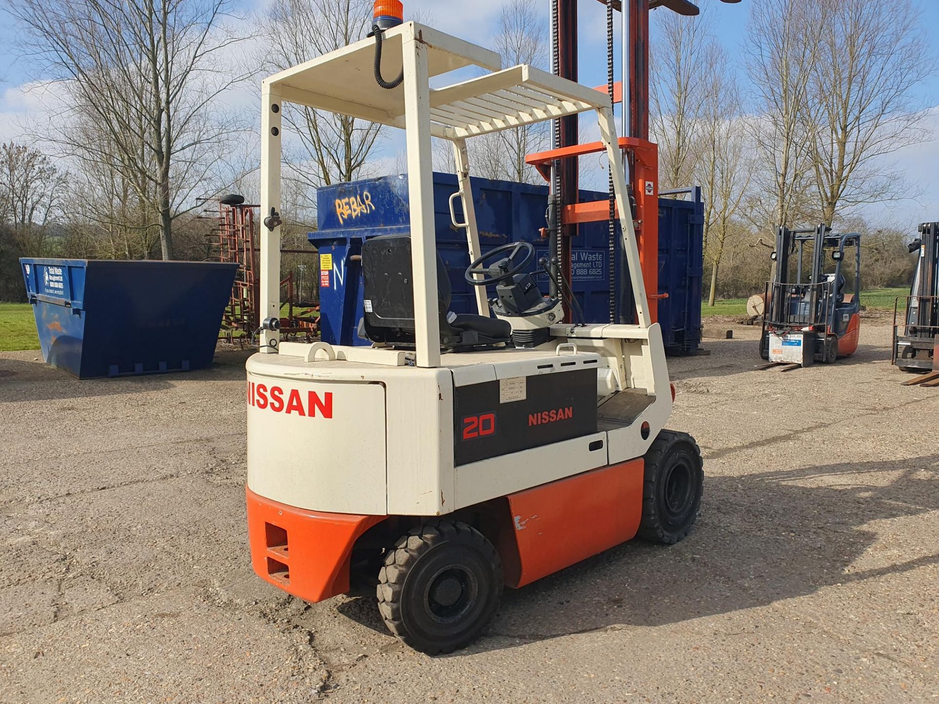 NISSAN 2 TON ELECTRIC FORKLIFT - Image 5 of 6