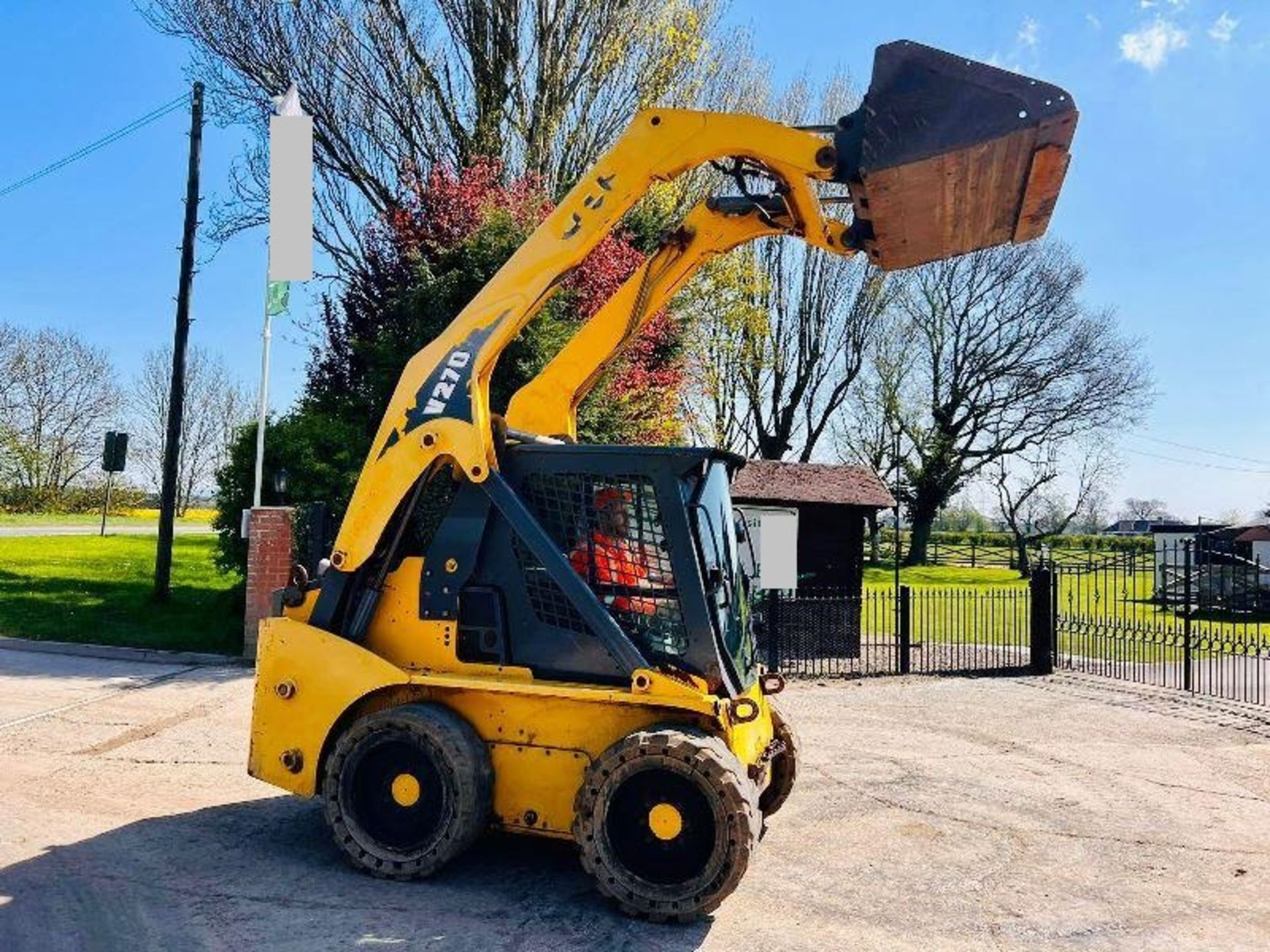 GEHL V270 4WD SKIDSTEER *HIGH LIFT , YEAR 2011* C/W REVERSE CAMERA - Image 14 of 21