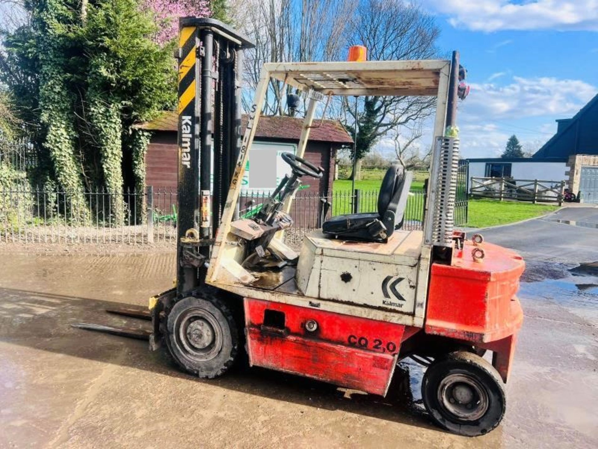 KALMAR CQ2.0 DIESEL FORKLIFT C/W PALLET TINES