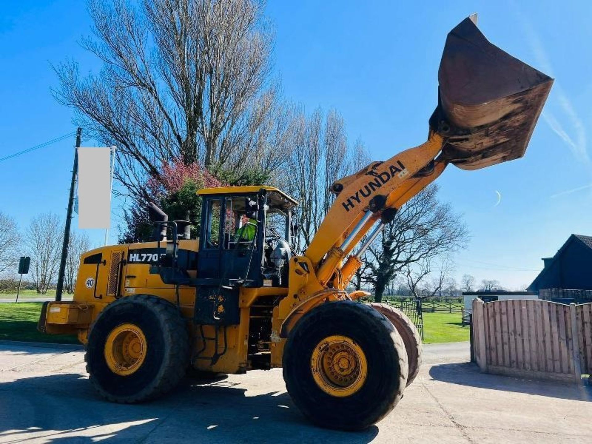 HYUNDIA HL770-7A 4WD LOADING SHOVEL *YEAR 2008* C/W BUCKET - Image 18 of 19