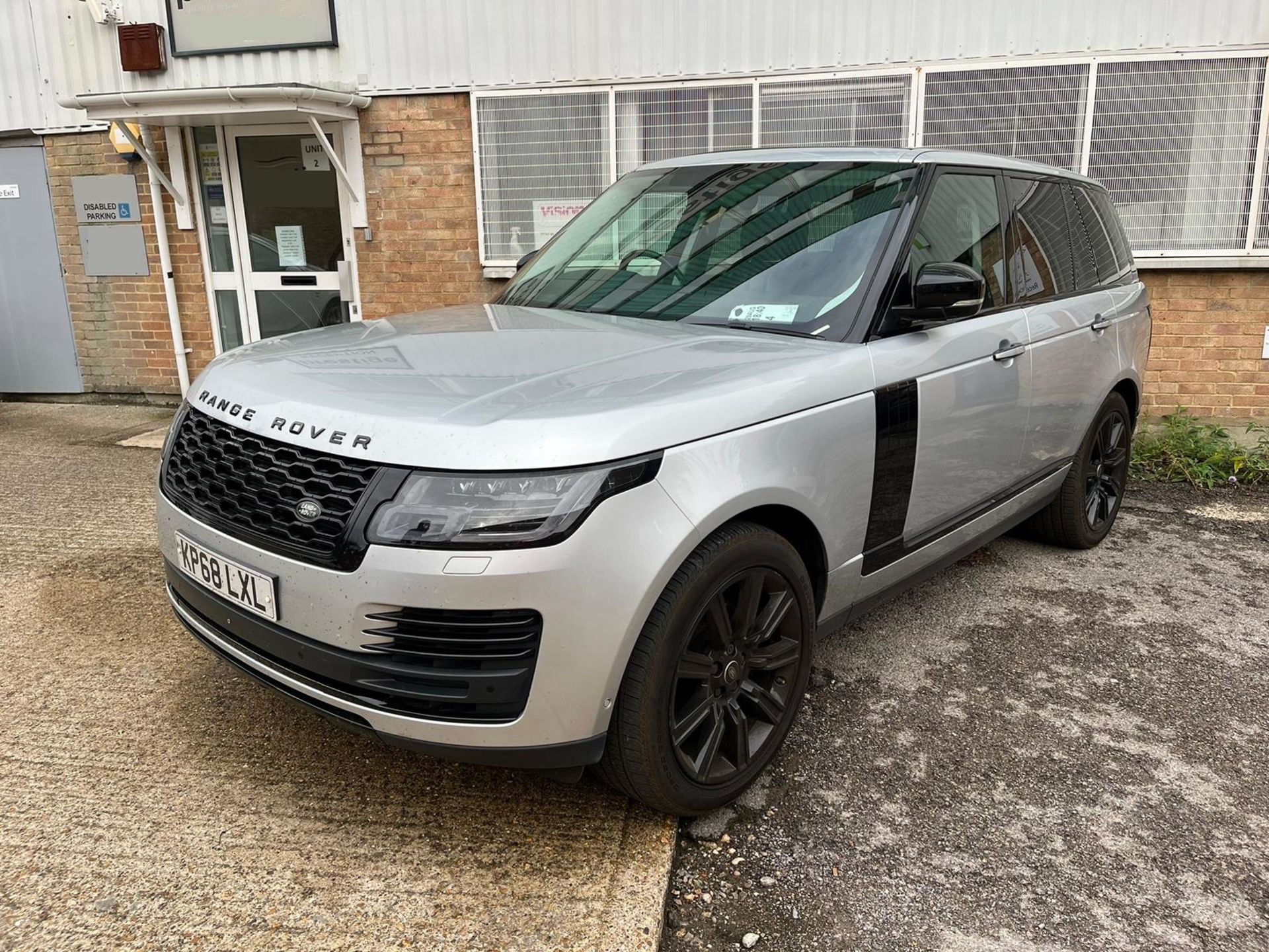 2018/68 LAND ROVER RANGE ROVER A-BIO SDV6 AUTO SUV ESTATE - 40,863 MILES - KP68 LXL - Image 5 of 17