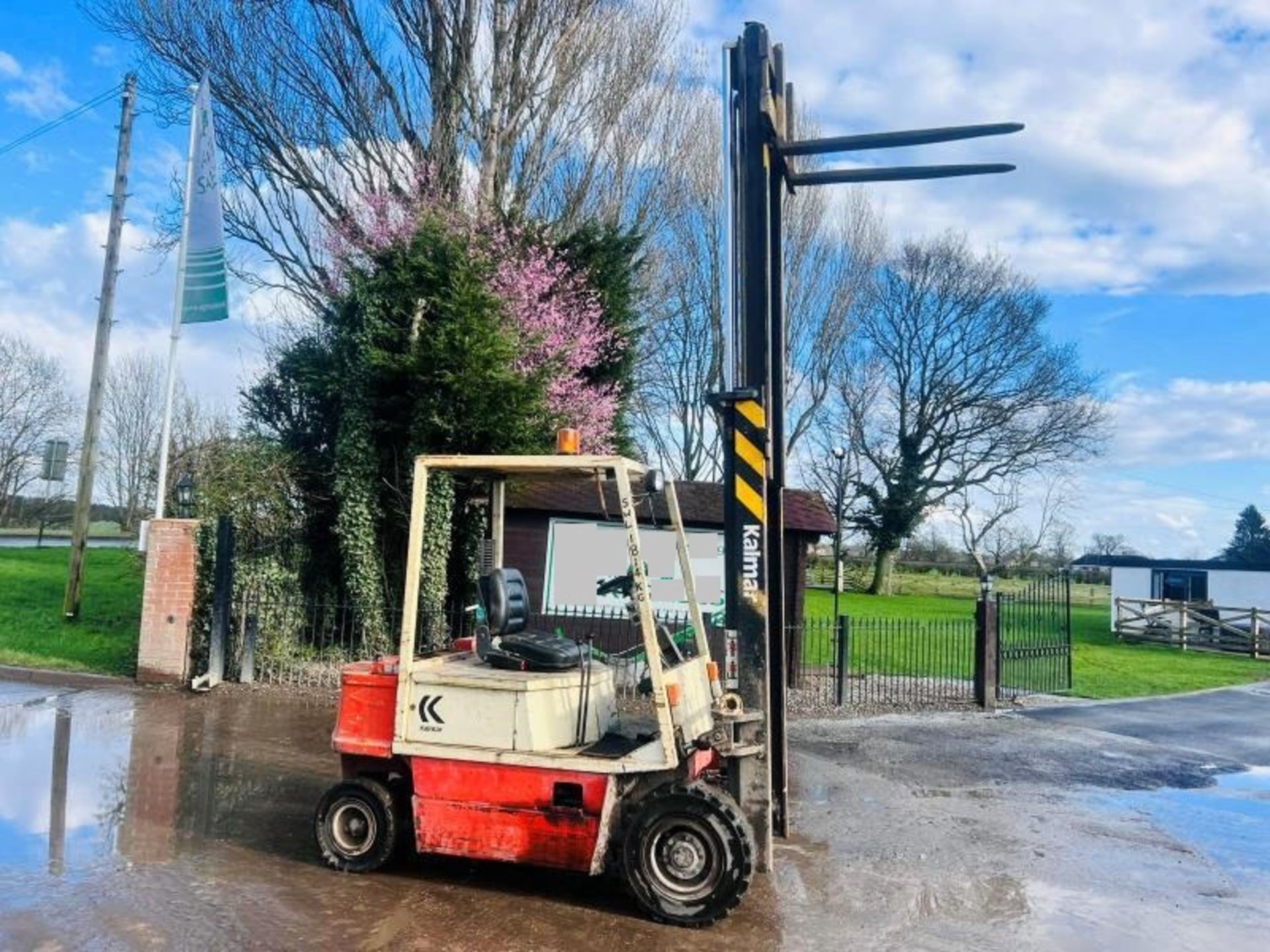 KALMAR CQ2.0 DIESEL FORKLIFT C/W PALLET TINES - Image 17 of 17