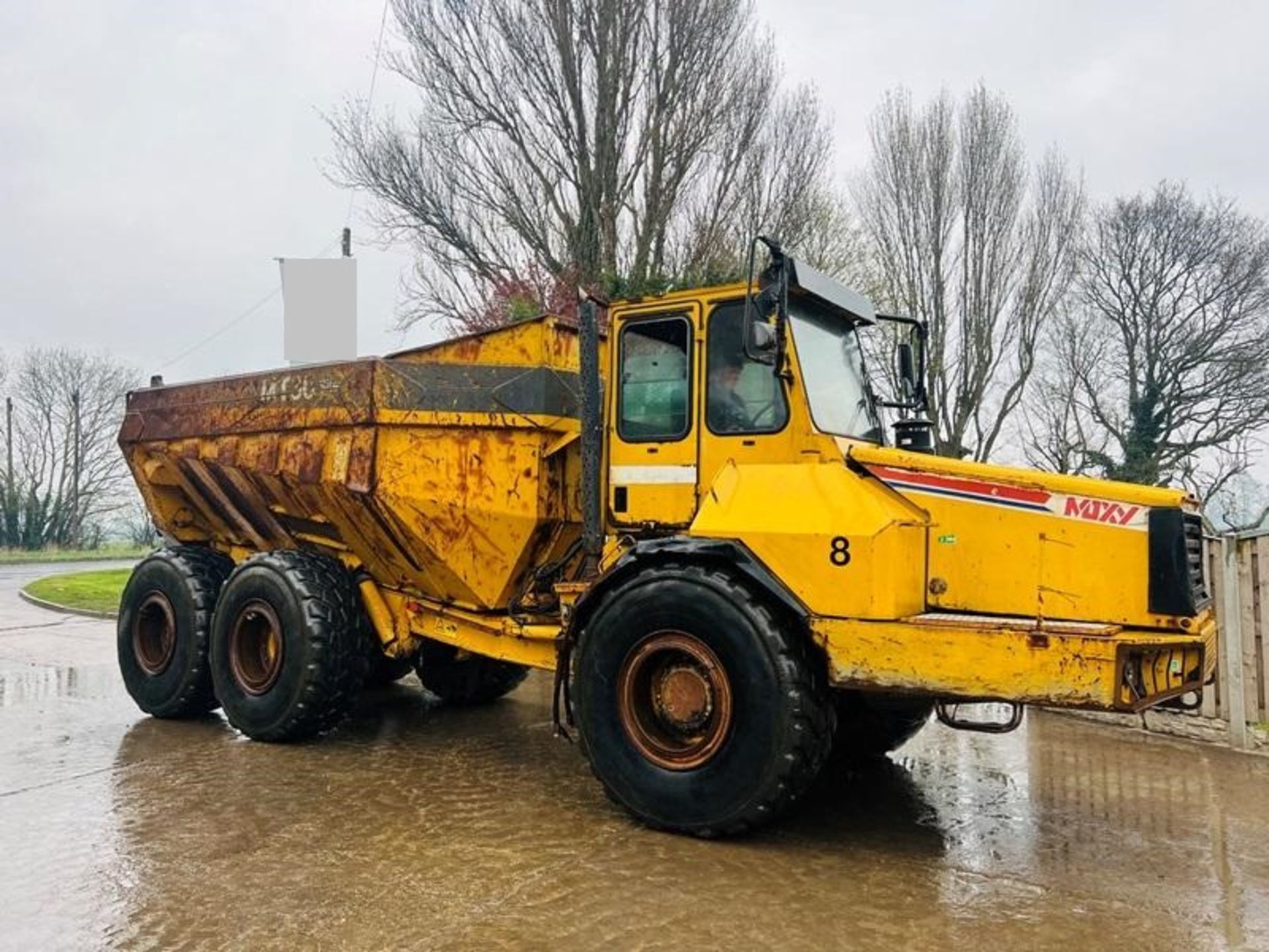 MOXY MT30 6X6 ARTICULATED DUMP TRUCK C/W HYDRAULIC STRAIGHT TIP