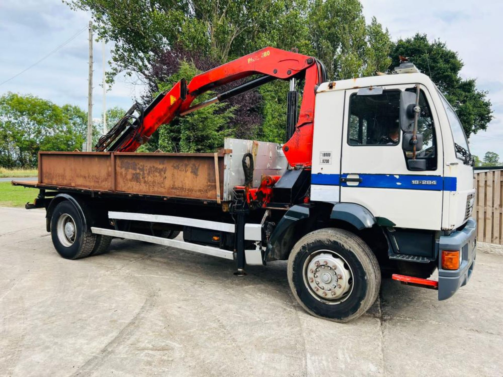 MAN 18.284 4X4 TIPPER LORRY C/W PALFINGER PK14030 CRANE