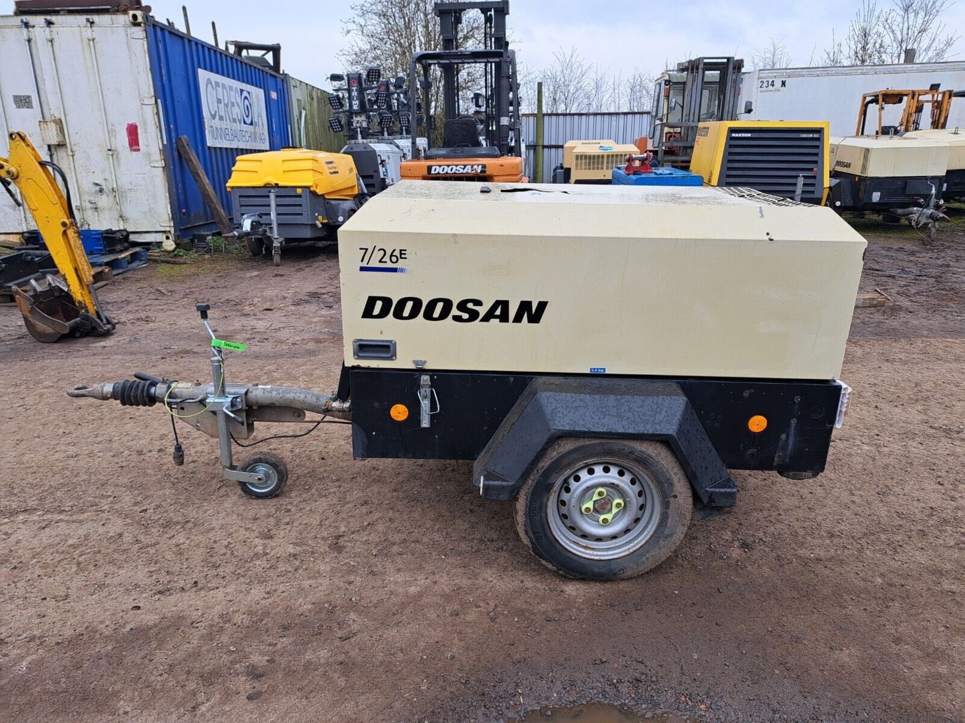 DOOSAN INGERSOLL RAND 7/26E DIESEL PORTABLE AIR COMPRESSOR & GENERATOR ONLY 815