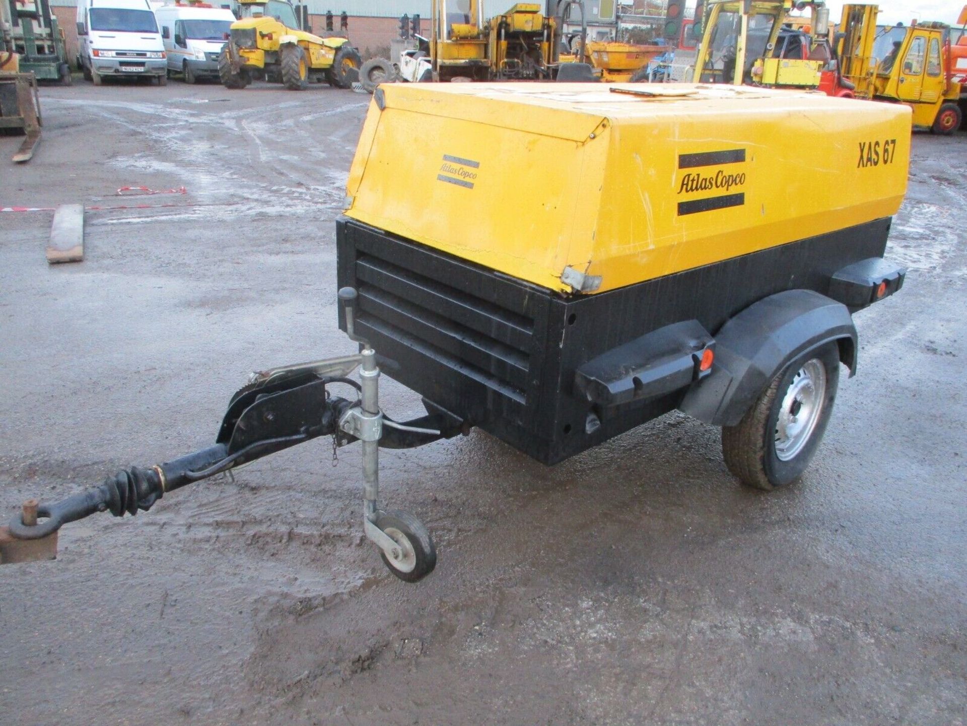 ATLAS COPCO XAS 67 130 CFM COMPRESSOR 2 TOOL TOWABLE ROAD TOW DELIVERY ARRANGED - Image 2 of 10