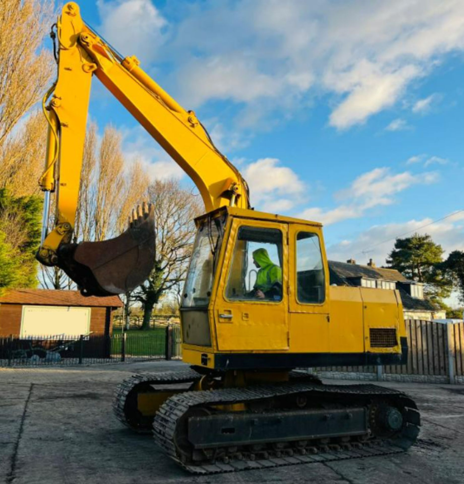 LIEBHERR 900 TRACKED EXCAVATOR C/W BUCKET - Image 7 of 10