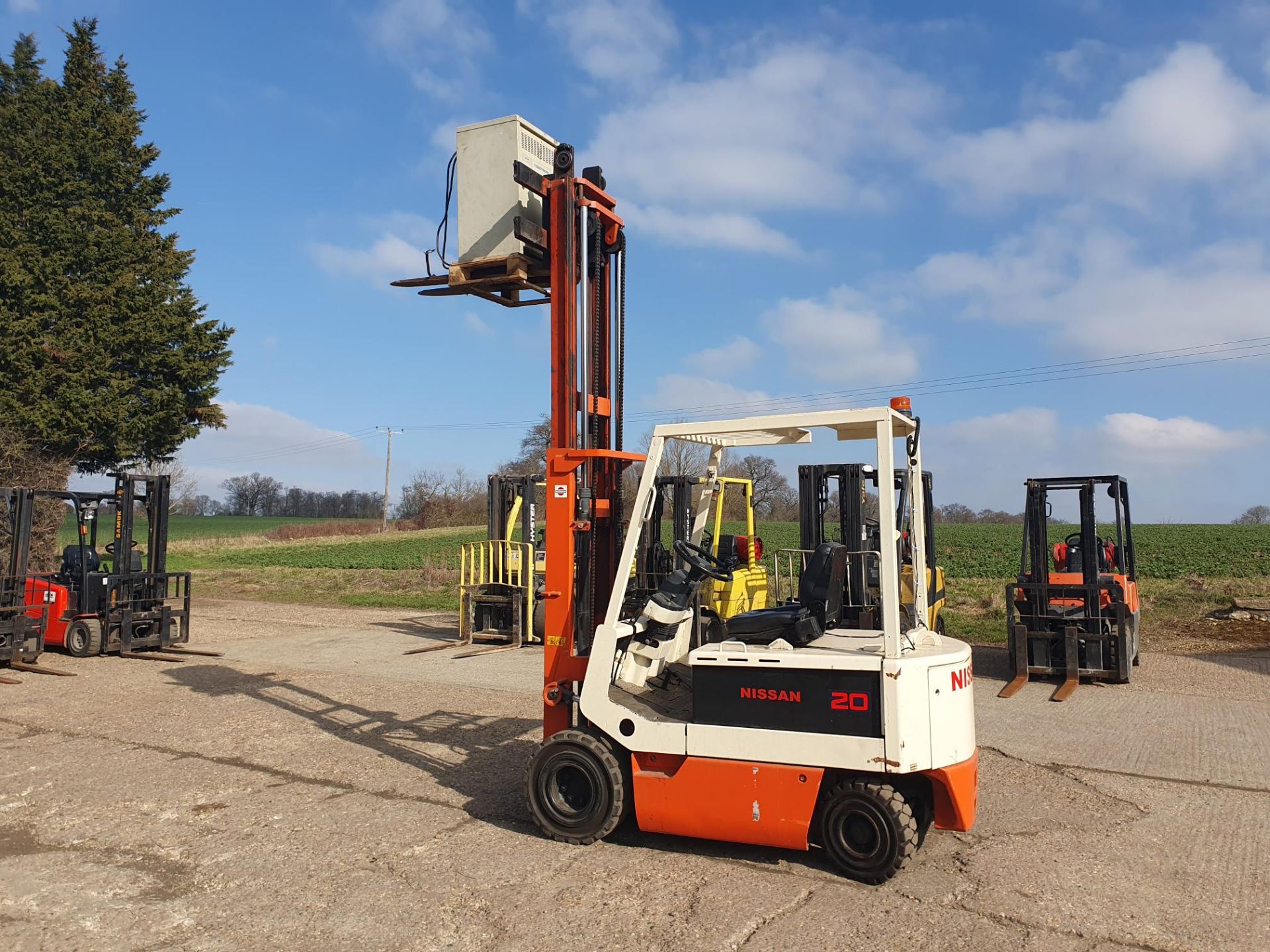 NISSAN 2 TON ELECTRIC FORKLIFT