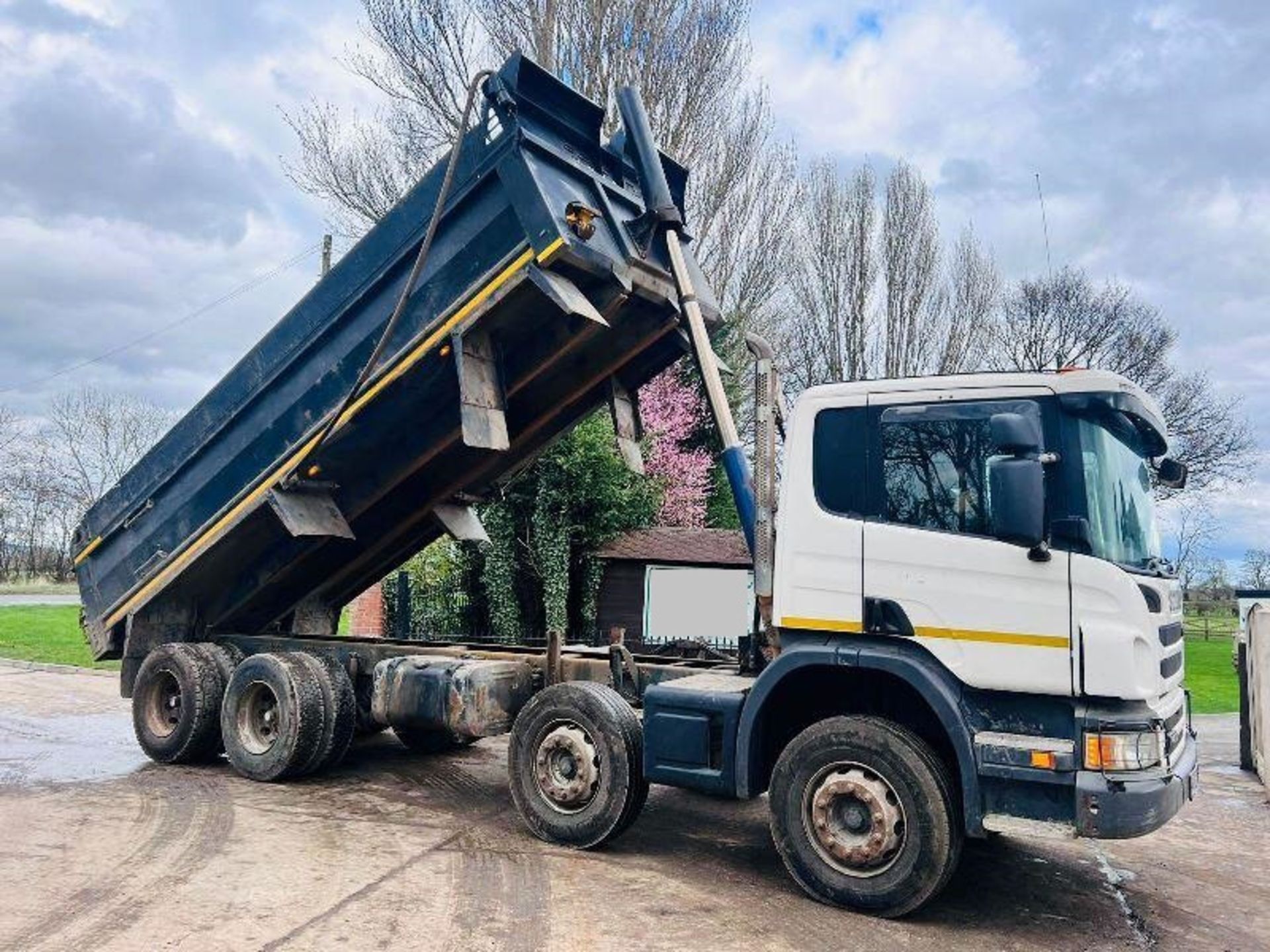 SCANIA P400 8X4 DOUBLE DRIVE TIPPER * YEAR 2013 * C/W EASY SHEET - Image 14 of 19