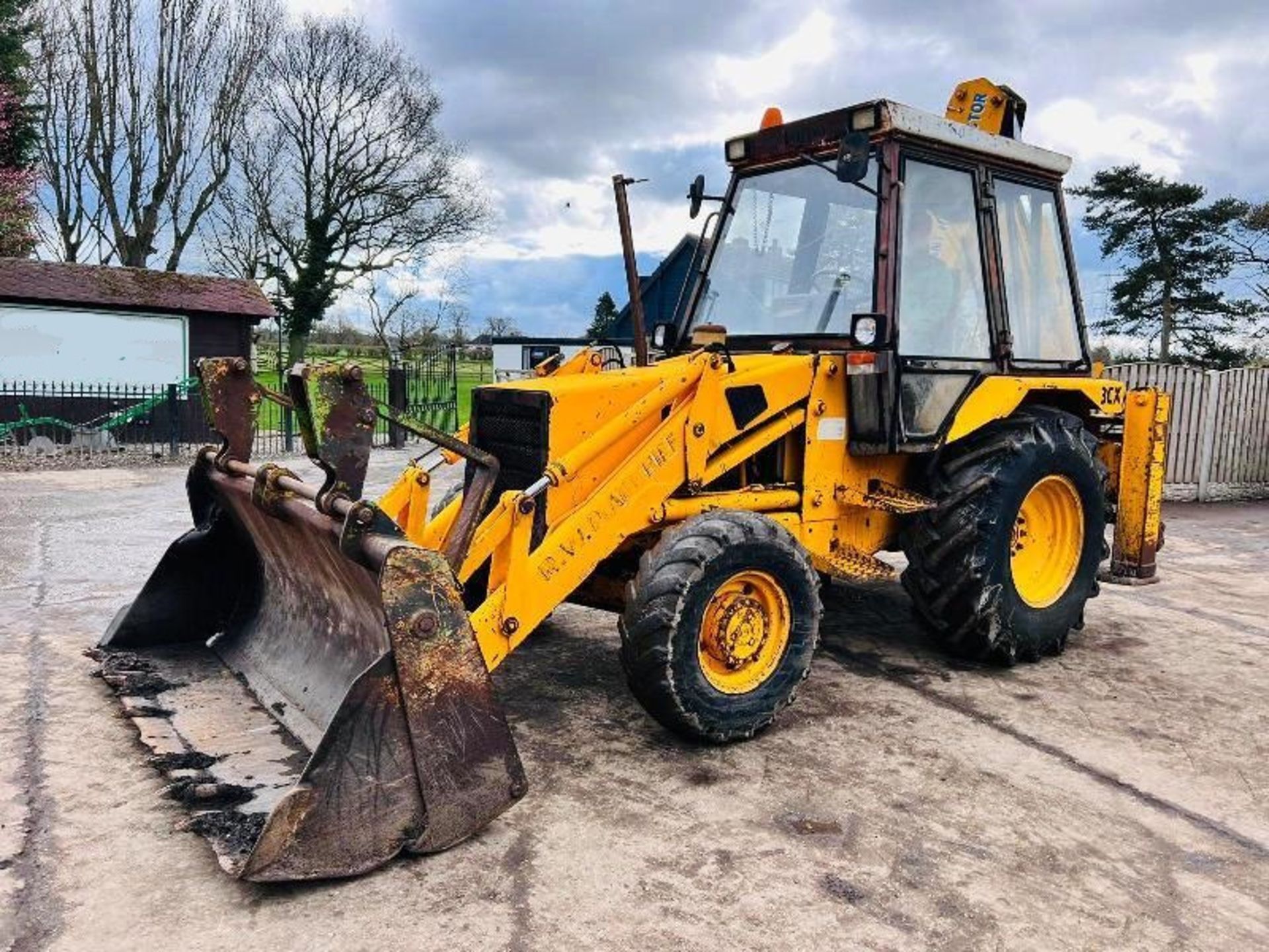 JCB 3CX PROJECT 7 4WD BACKHOE DIGGER C/W EXTENDING DIG - Image 3 of 18