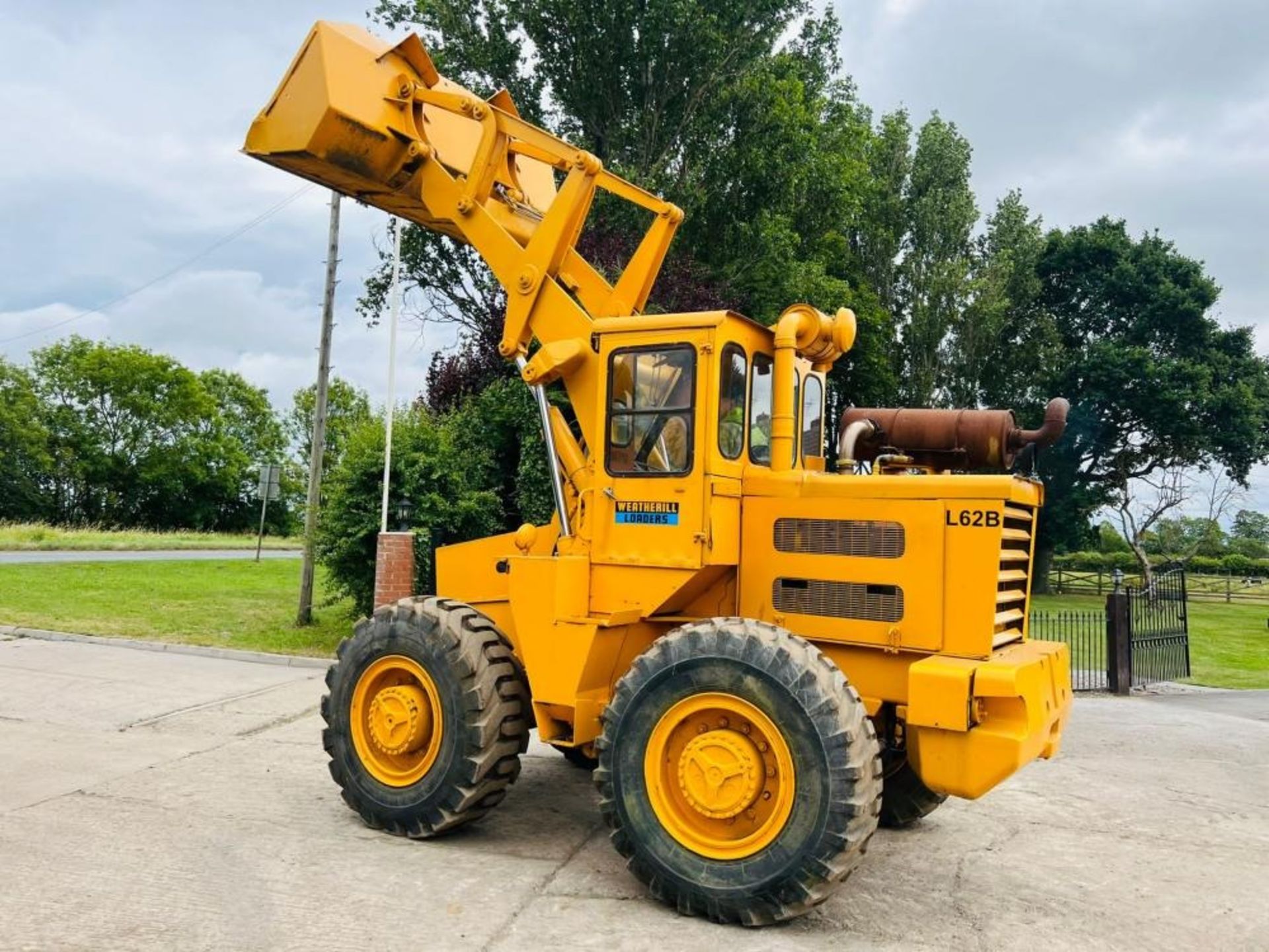 WEATHERILL L62B-11-690 4WD LOADING SHOVEL C/W BUCKET *CHOICE OF TWO*