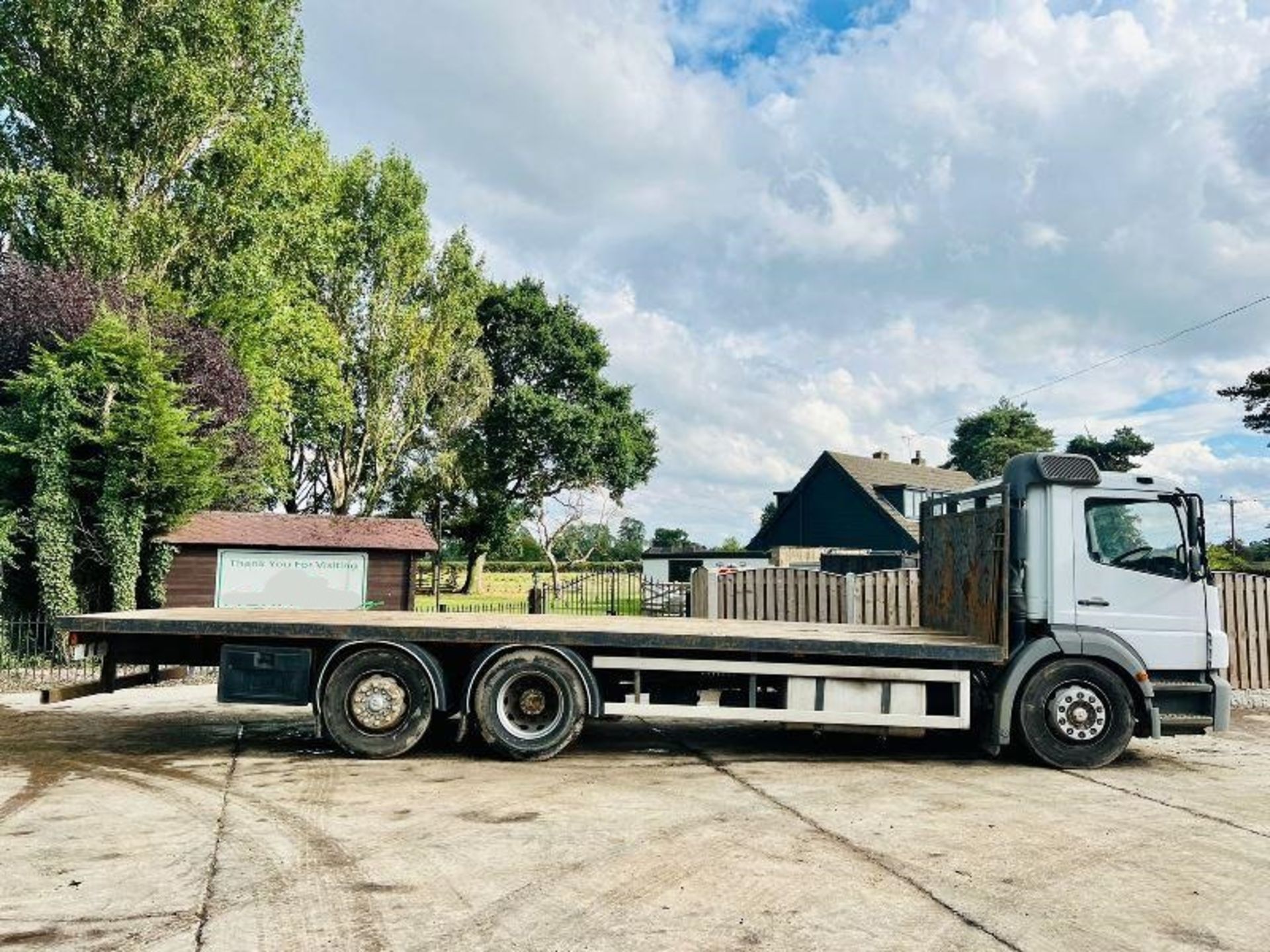 MERCEDES AXOR 6X2 FLAT BED LORRY C/W REAR LIFT - Image 4 of 13