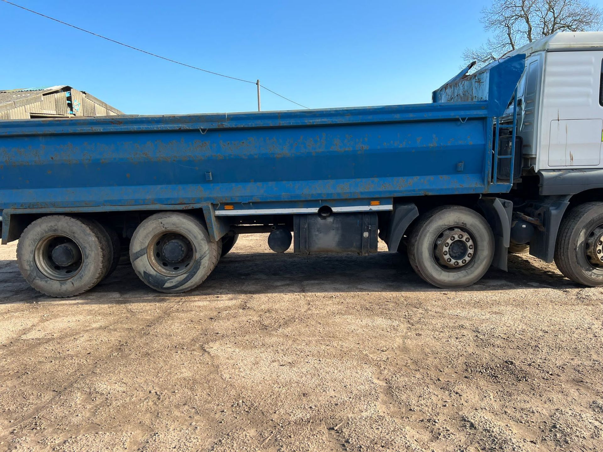 MAN 8X4 STEEL BODY TIPPER - Image 15 of 18