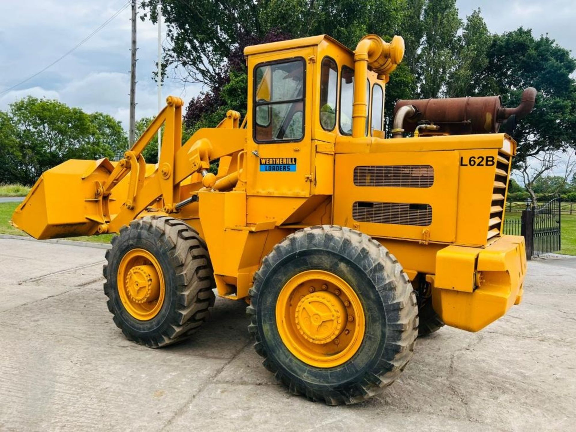 WEATHERILL L62B-11-690 4WD LOADING SHOVEL C/W BUCKET *CHOICE OF TWO* - Image 3 of 13