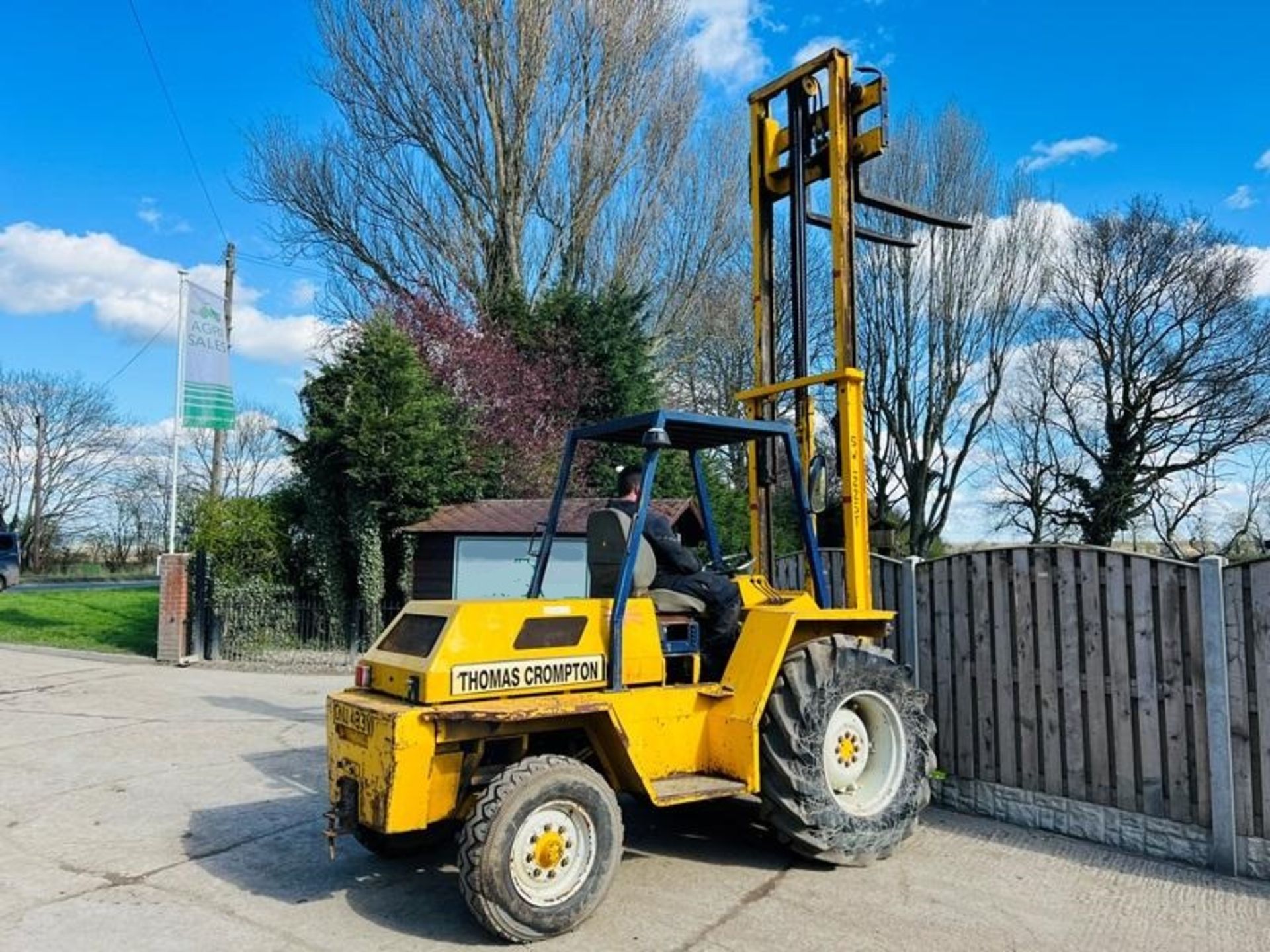 SANDERSON SB45 ROUGH TERRIAN FORKLIFT C/W PALLET TINES - Image 4 of 12