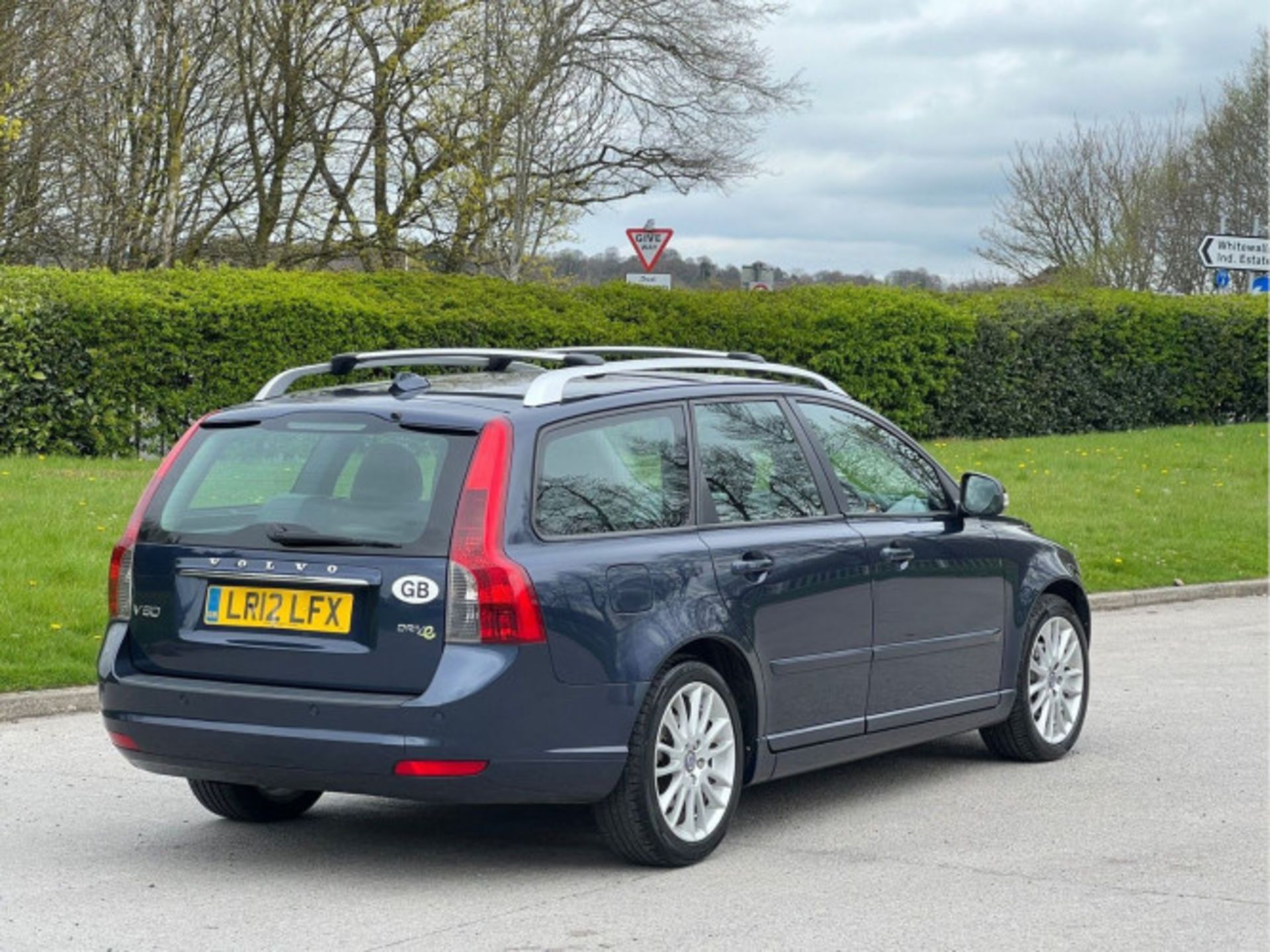 VOLVO V50 1.6D DRIVE SE LUX EDITION EURO 5 (S/S) 5DR (2012) - Image 24 of 88